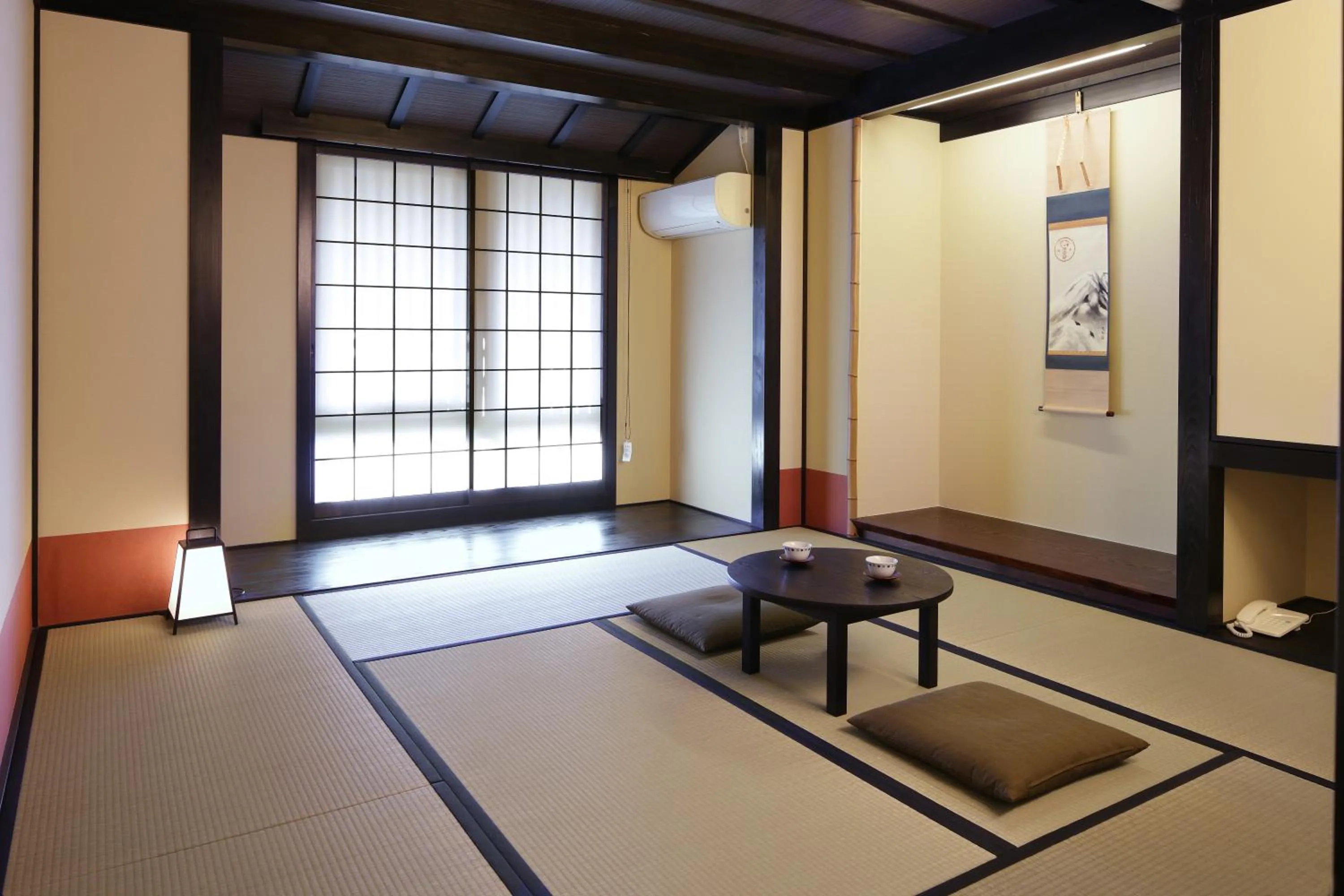 Photo of the whole room in Kyomachiya Ryokan Sakura Urushitei