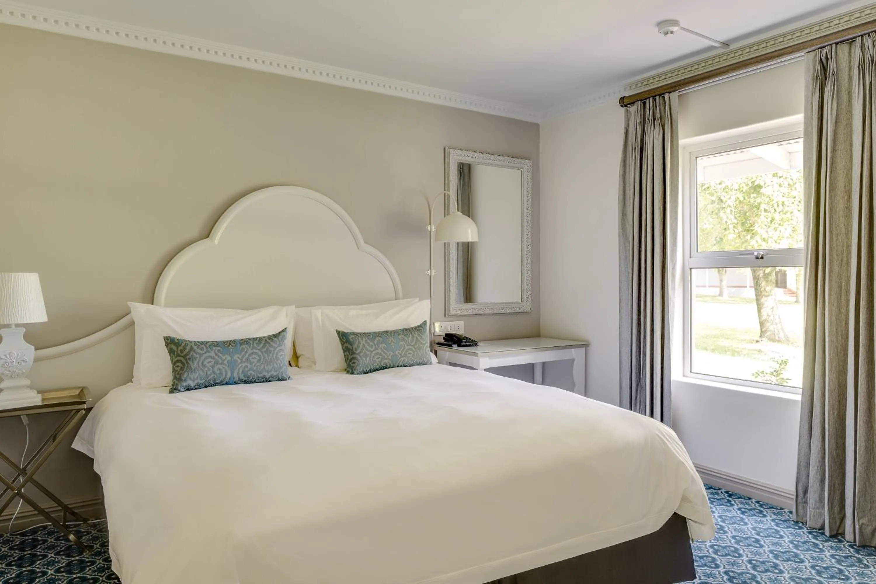 Photo of the whole room, Bed in Protea Hotel by Marriott Cape Town Mowbray