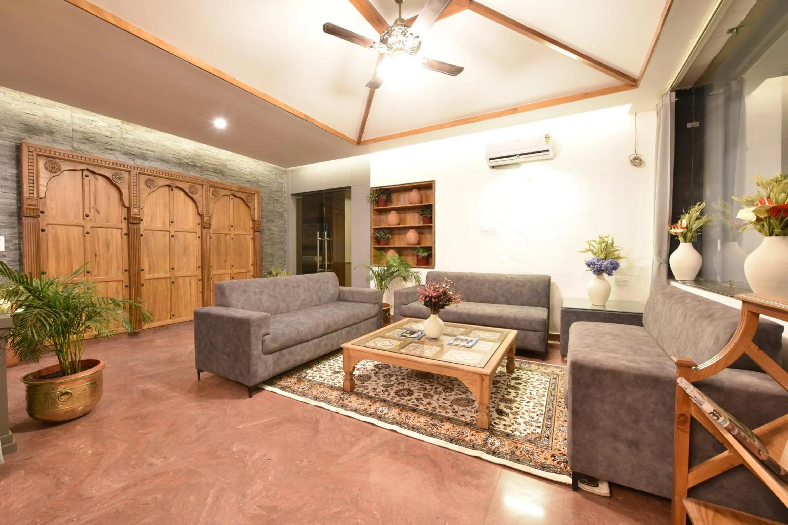 Lobby or reception in Tiaraa Lite A Ganges Retreat