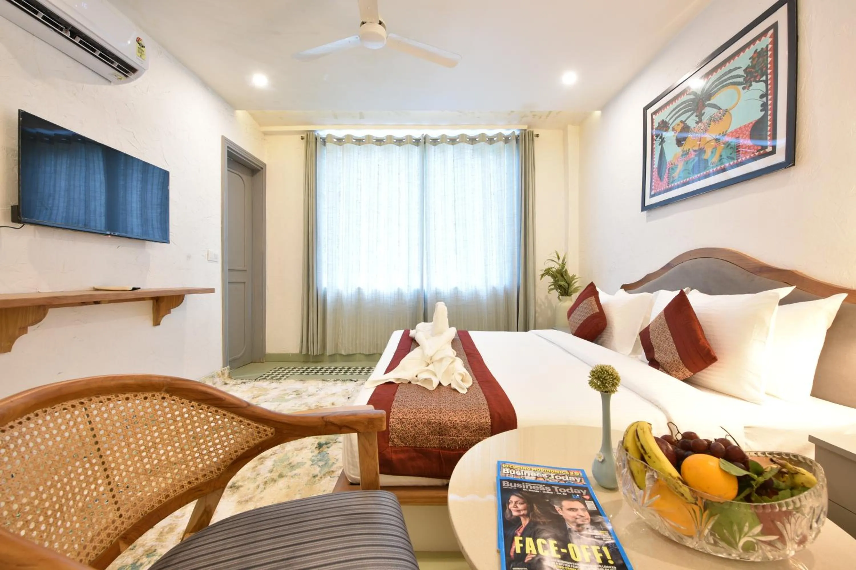 Food and drinks in Tiaraa Lite A Ganges Retreat