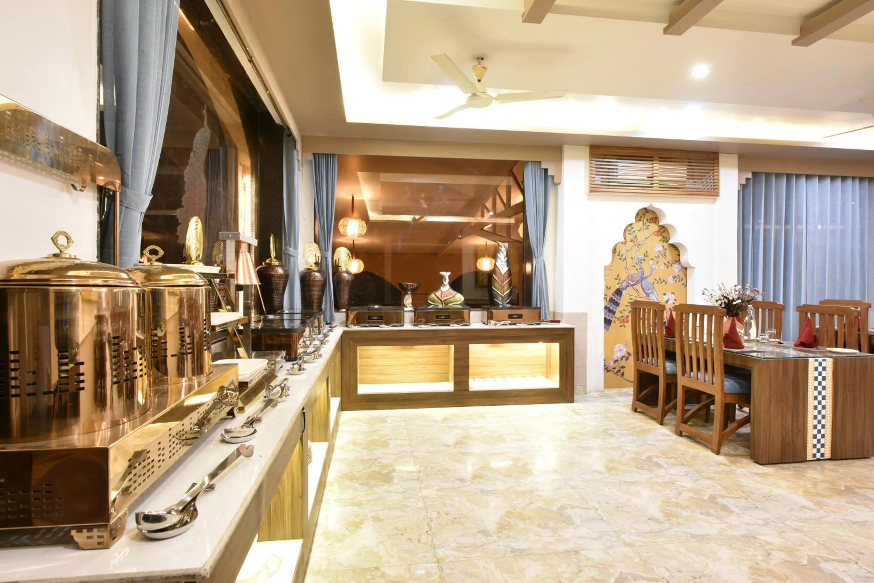 Restaurant/places to eat in Tiaraa Lite A Ganges Retreat