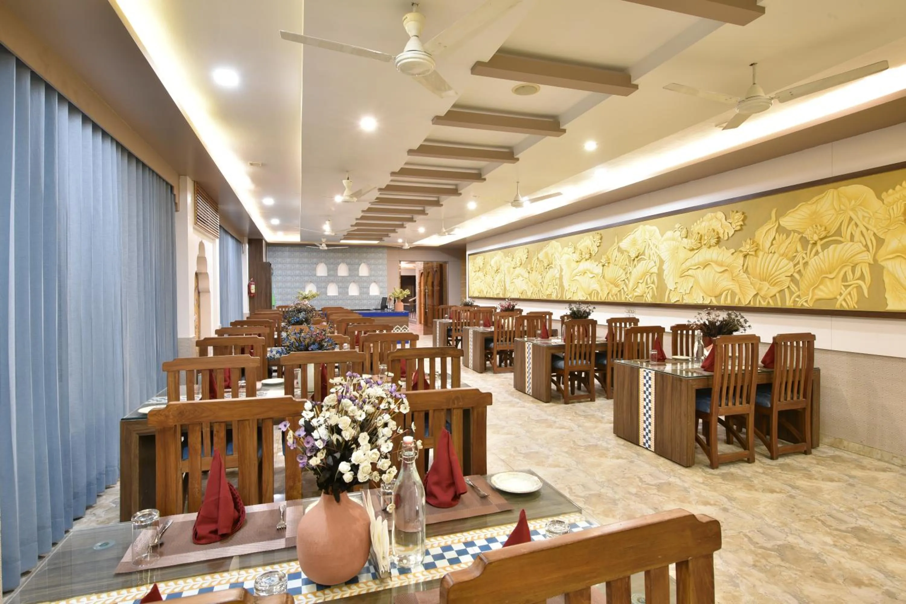 Restaurant/places to eat in Tiaraa Lite A Ganges Retreat