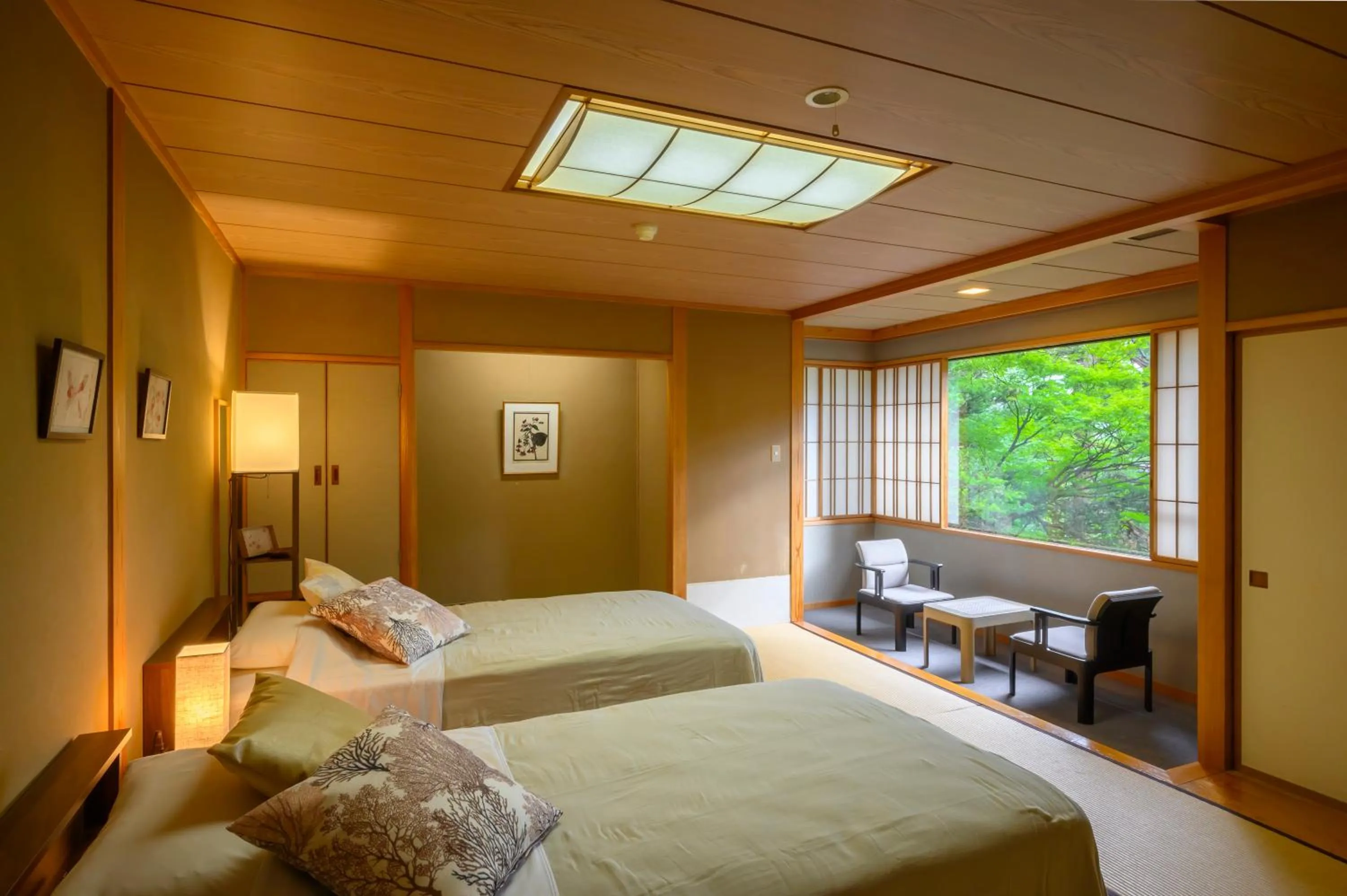 Photo of the whole room, Bed in Senkeien Tsukioka Hotel