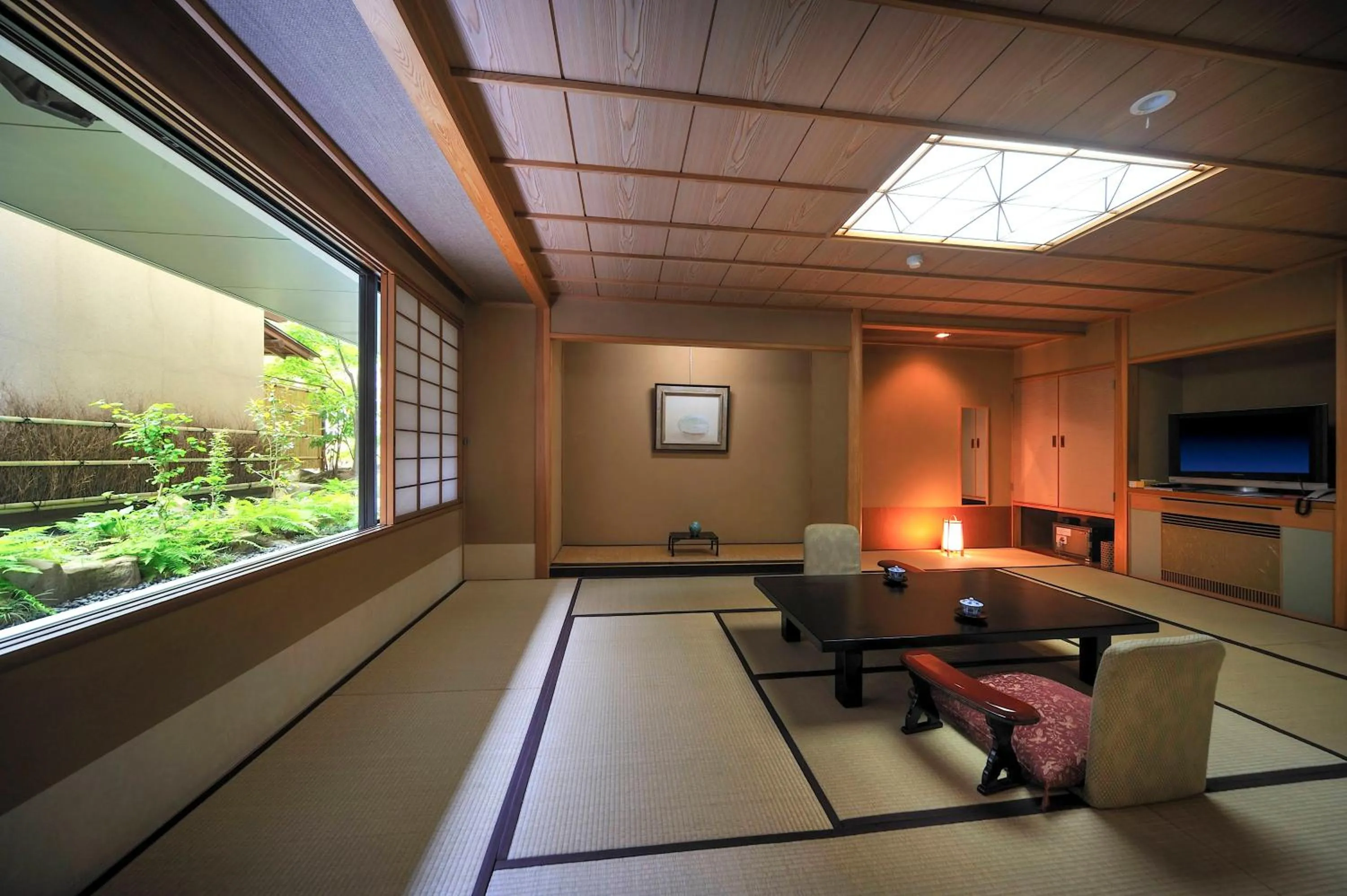 Garden in Senkeien Tsukioka Hotel