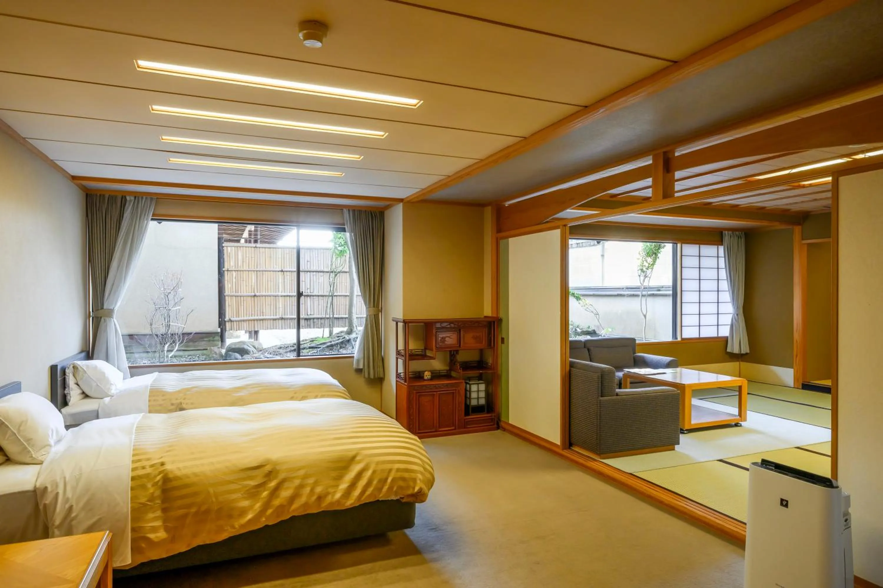 Photo of the whole room, Bed in Senkeien Tsukioka Hotel