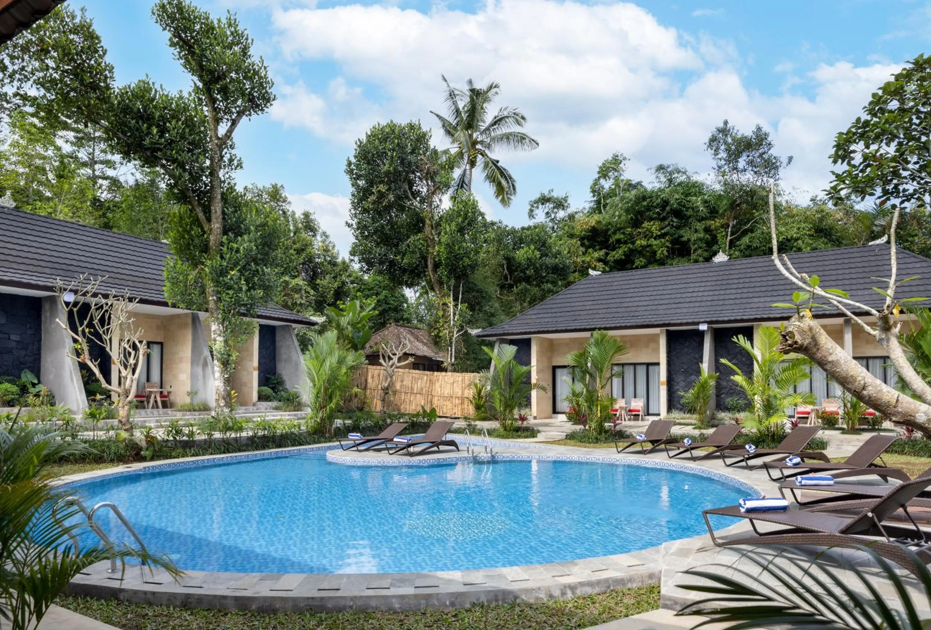 Property building in Senetan Villas and Spa Resort