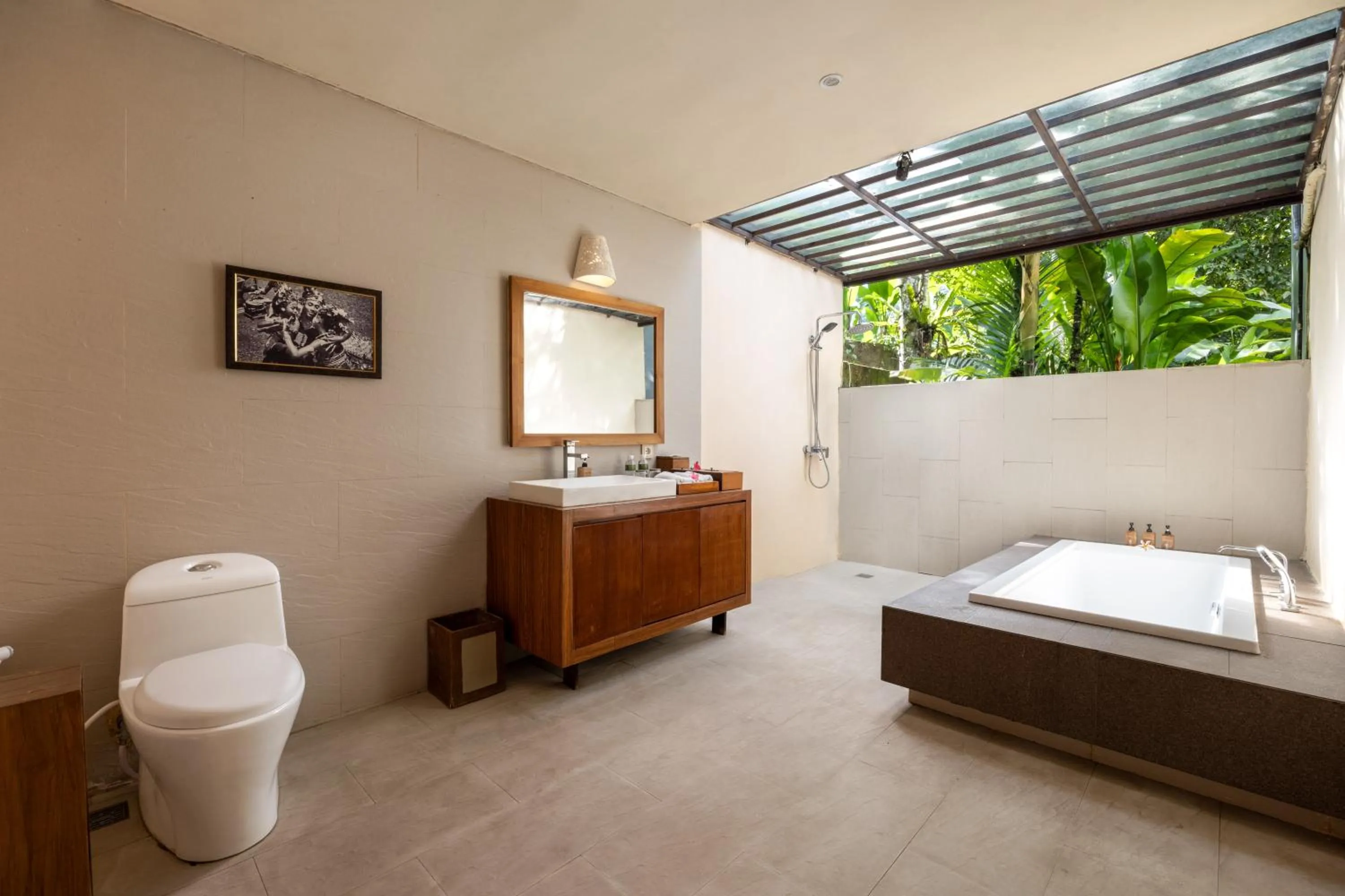Bathroom, Bed in Senetan Villas and Spa Resort