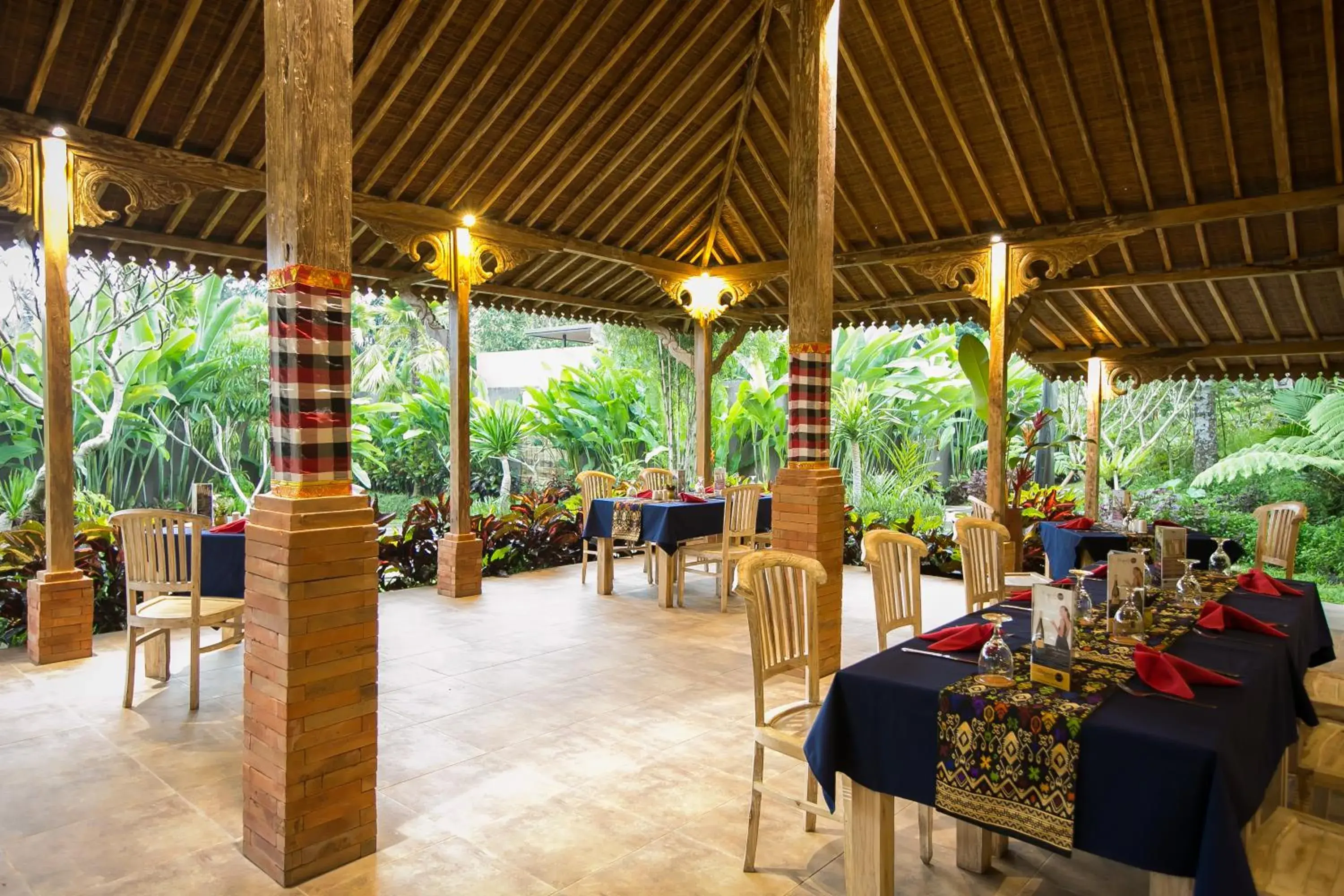 Restaurant/places to eat in Senetan Villas and Spa Resort Restaurant/places to eat in Senetan Villas and Spa Resort