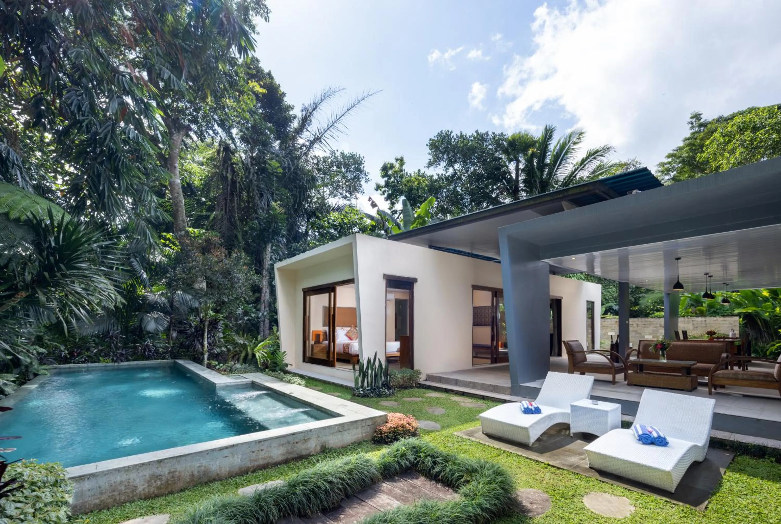 Living room in Senetan Villas and Spa Resort