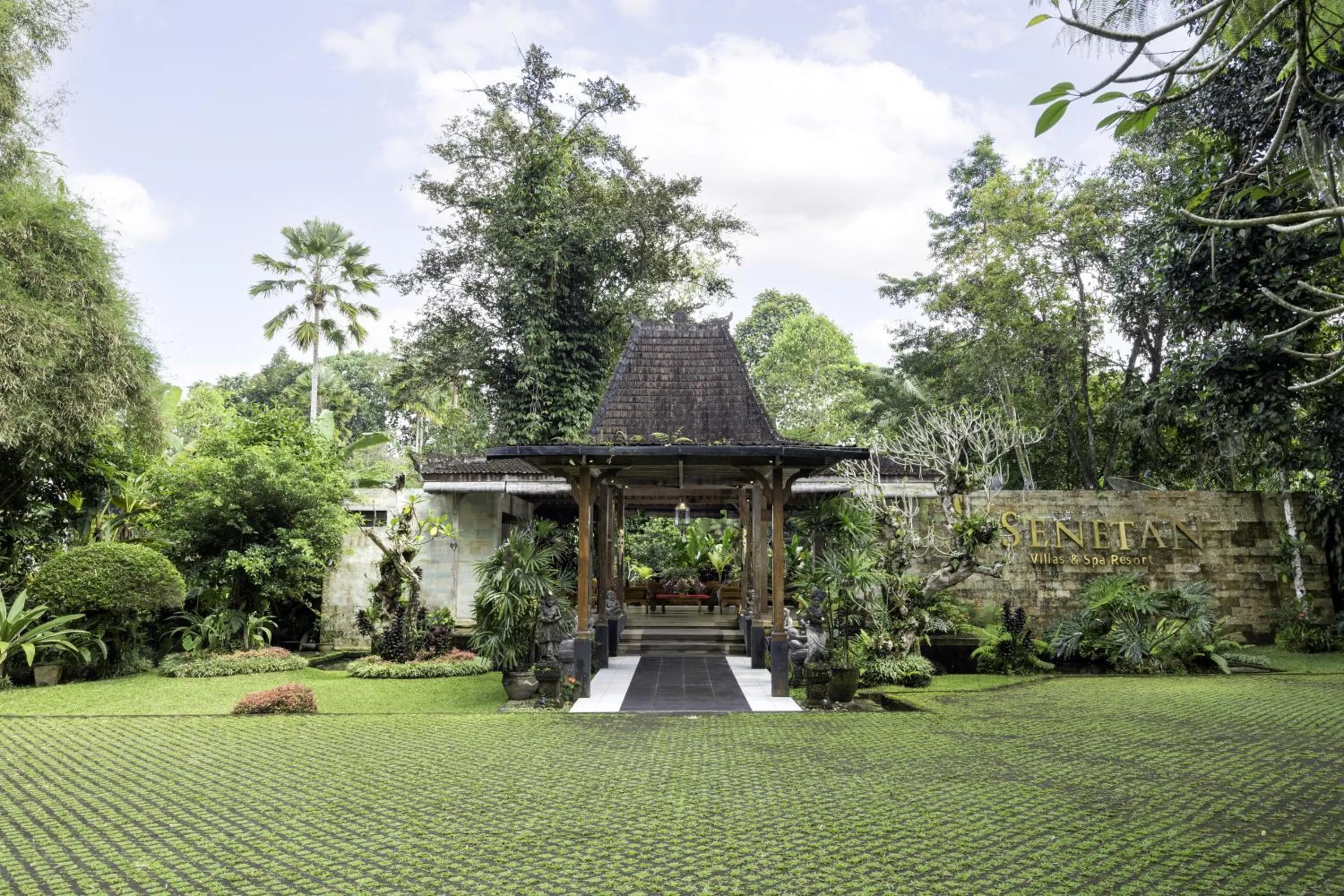 Lobby or reception in Senetan Villas and Spa Resort