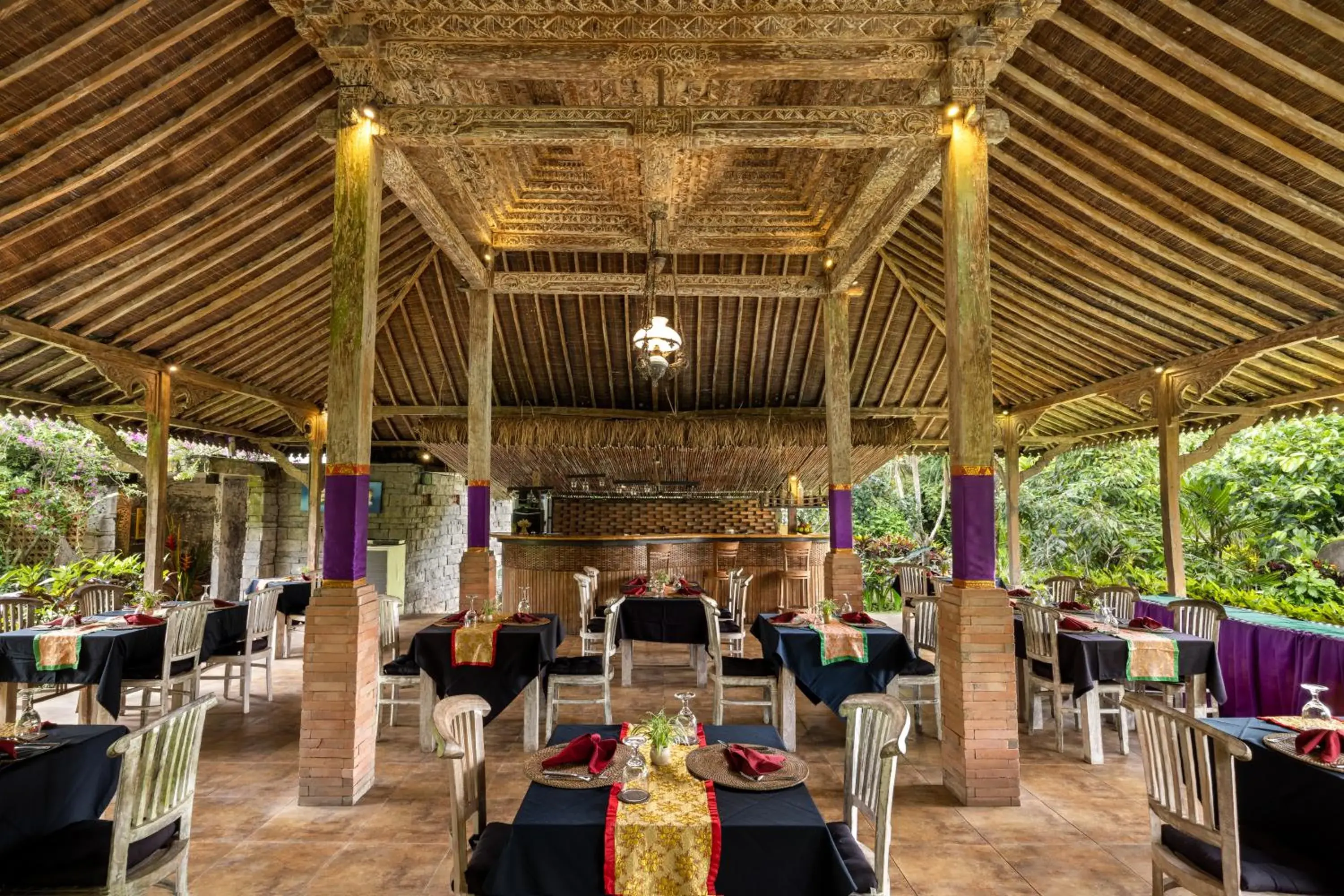 Restaurant/places to eat in Senetan Villas and Spa Resort Restaurant/places to eat in Senetan Villas and Spa Resort