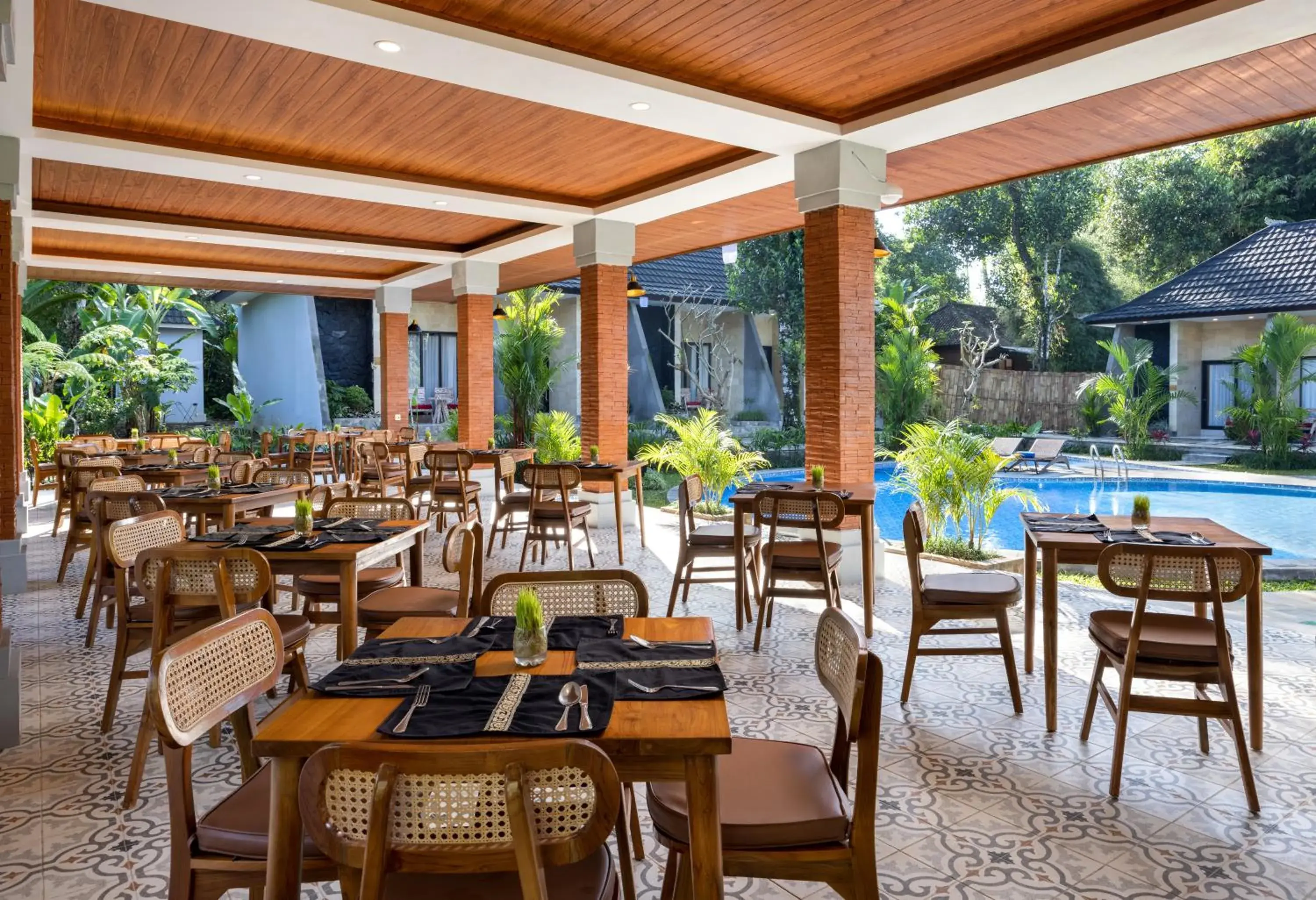 Restaurant/places to eat in Senetan Villas and Spa Resort Restaurant/places to eat in Senetan Villas and Spa Resort