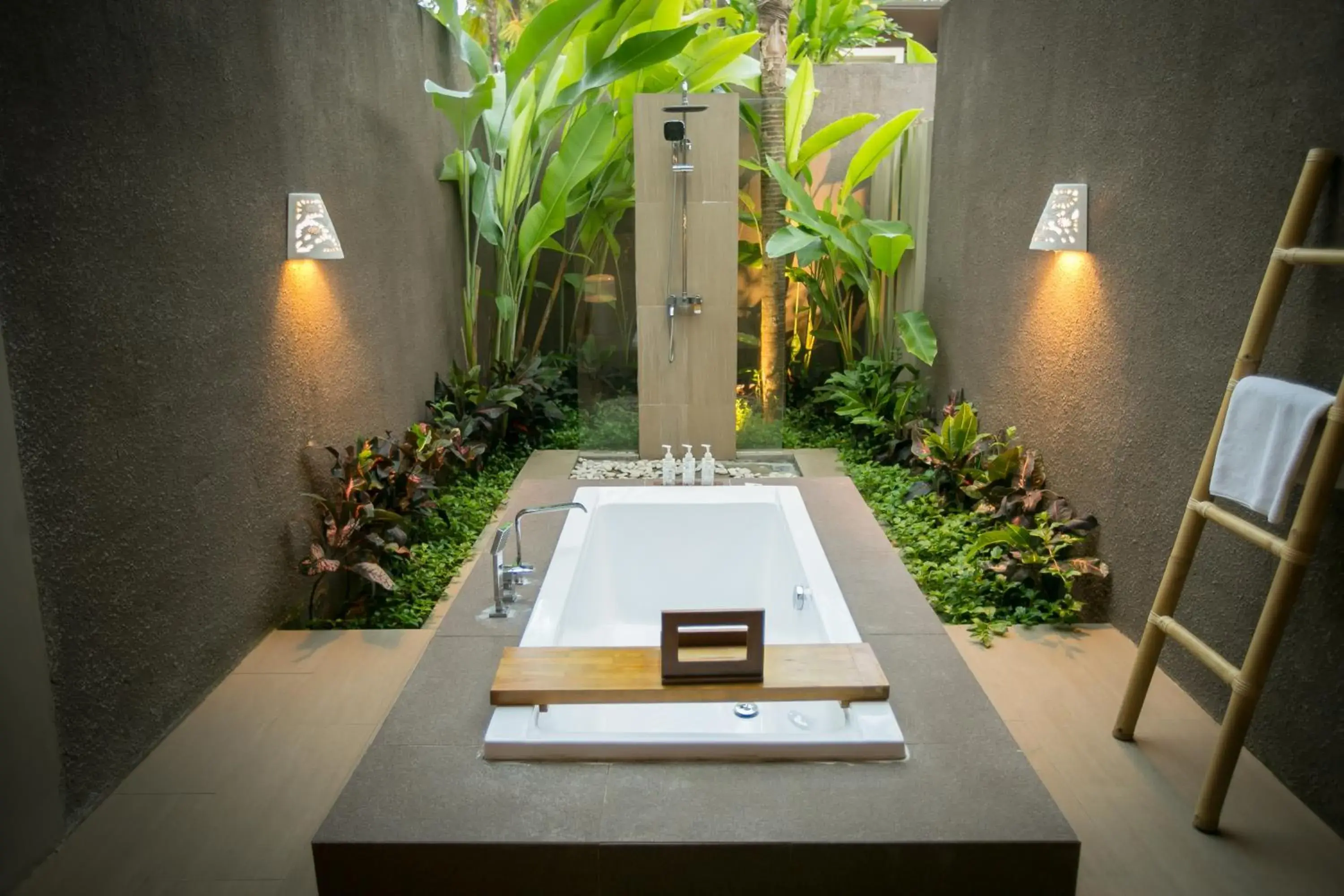 Bathroom in Senetan Villas and Spa Resort Bathroom in Senetan Villas and Spa Resort