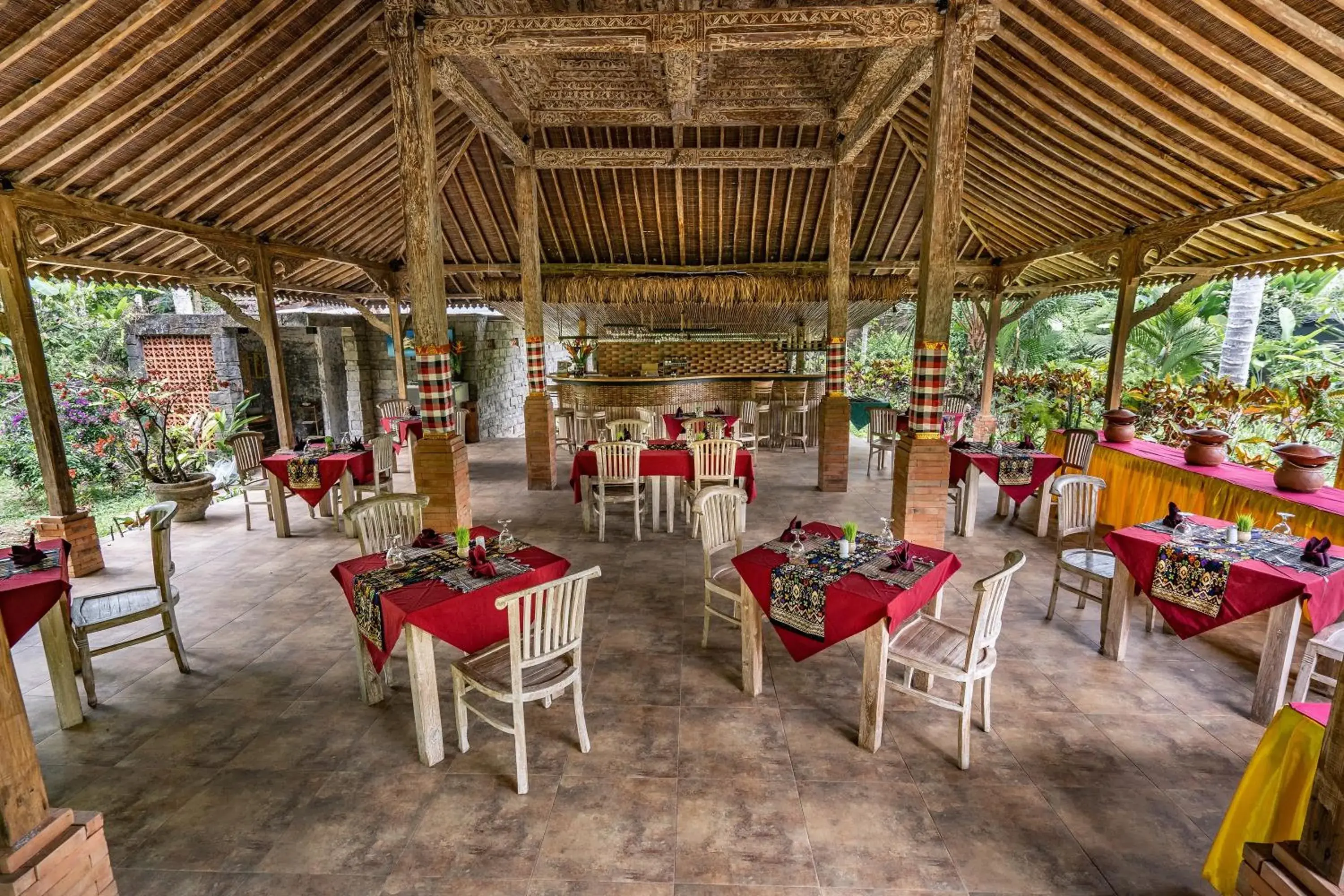 Restaurant/places to eat in Senetan Villas and Spa Resort Restaurant/places to eat in Senetan Villas and Spa Resort