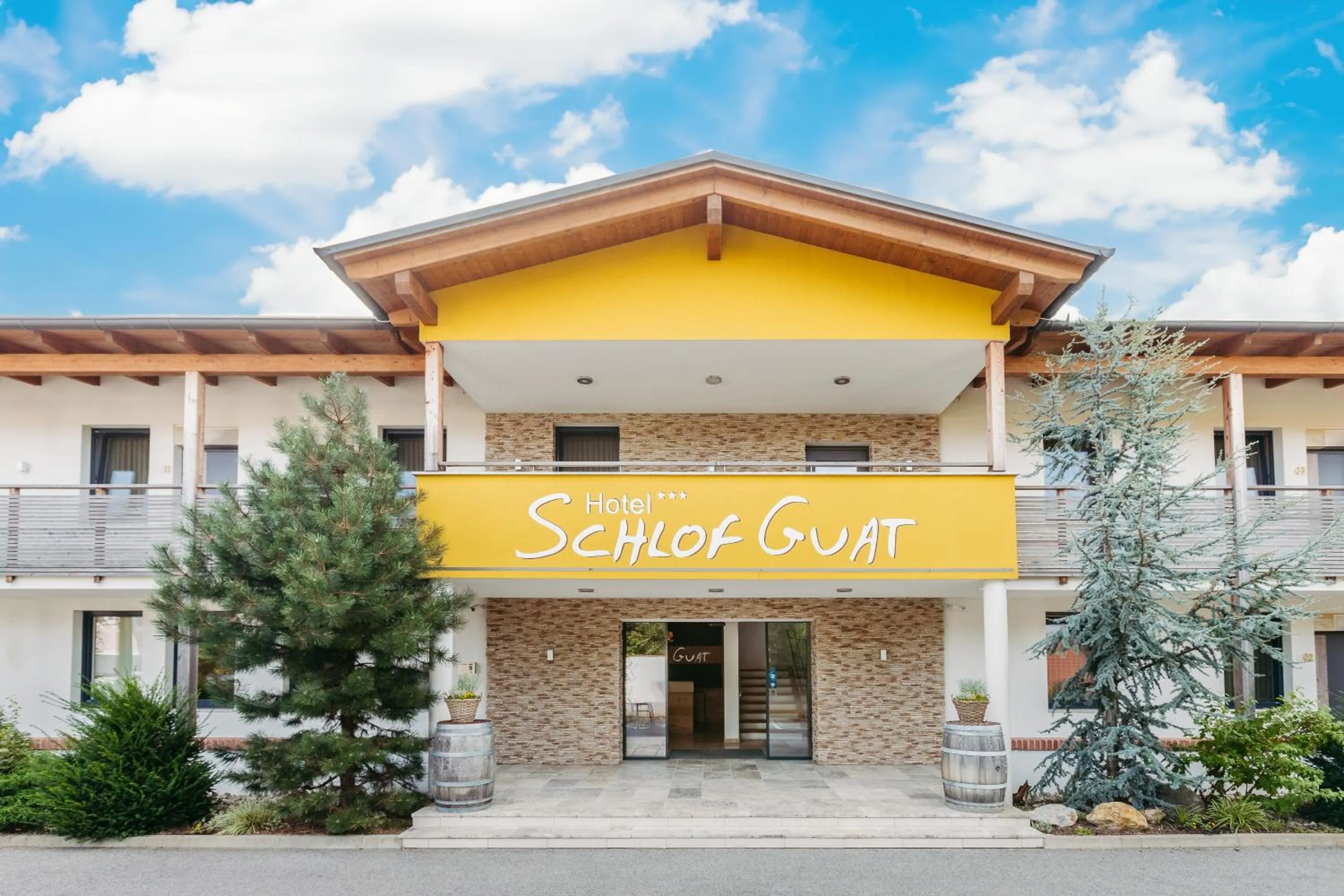 Property building in Hotel Schlof Guat