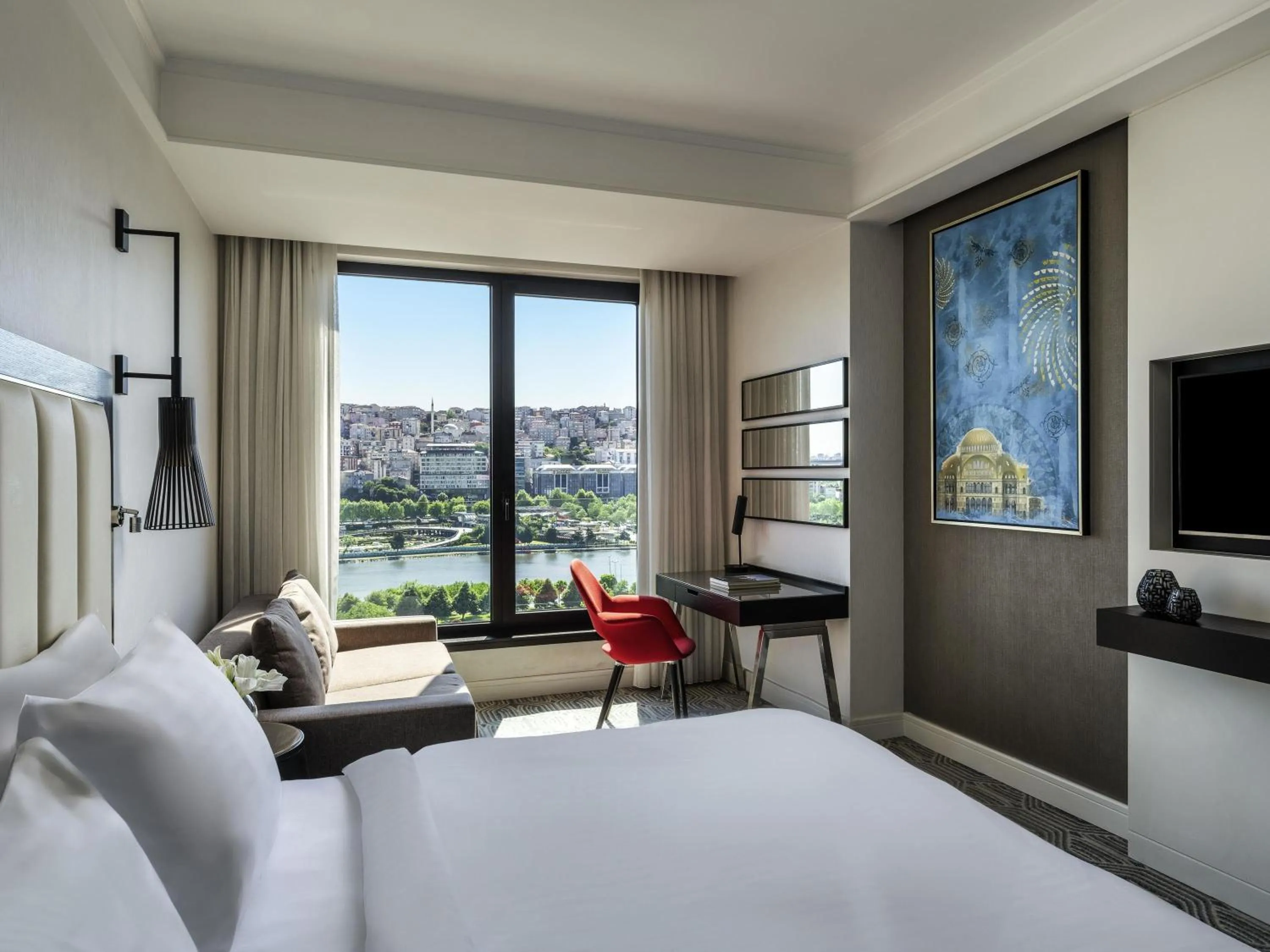 Bedroom, Bed in Mövenpick Istanbul Hotel Golden Horn