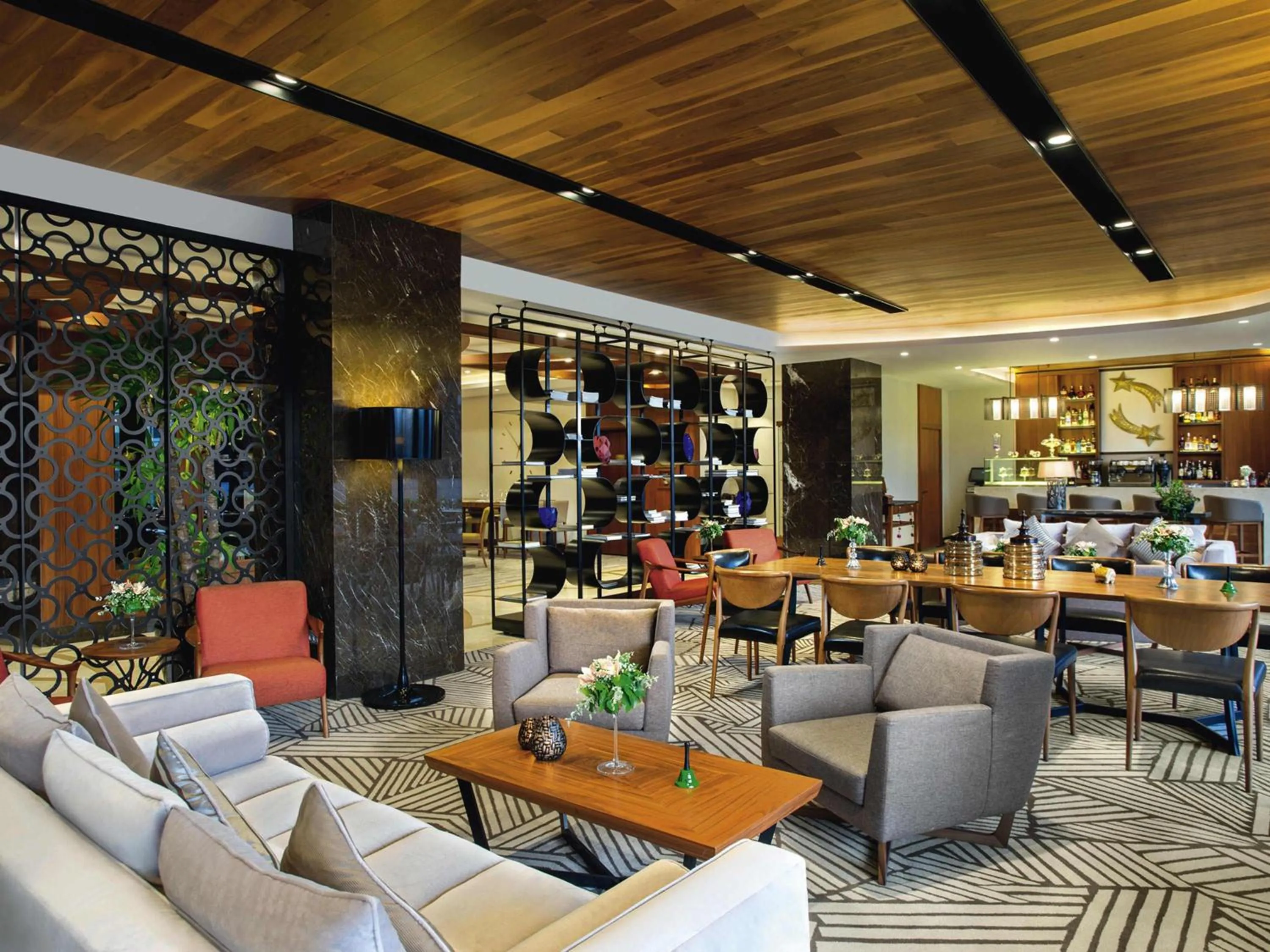 Lounge or bar in Mövenpick Istanbul Hotel Golden Horn