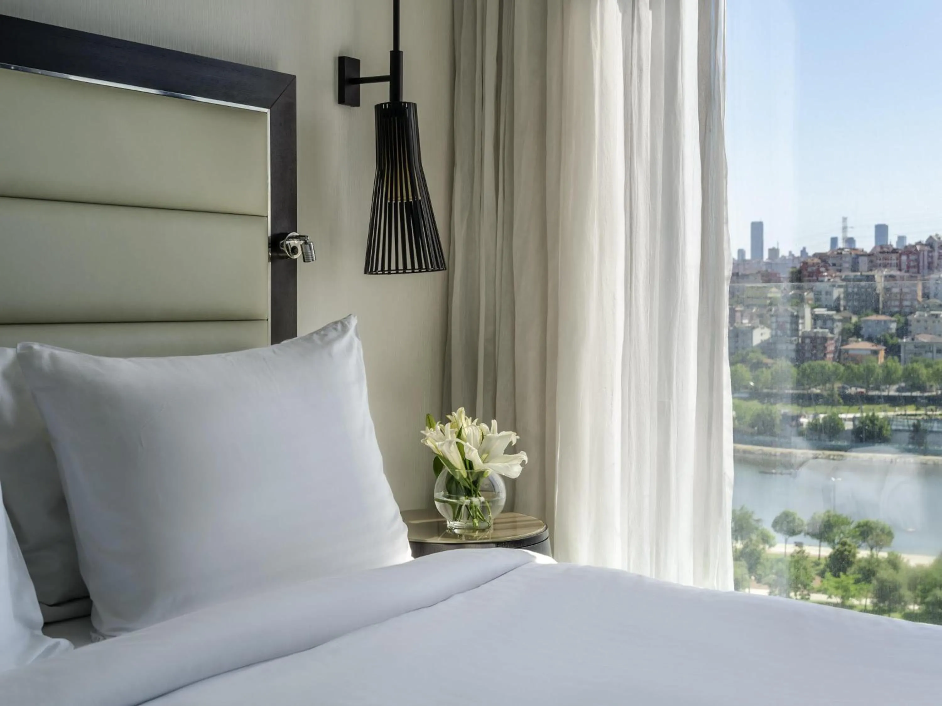 Bedroom, Bed in Mövenpick Istanbul Hotel Golden Horn