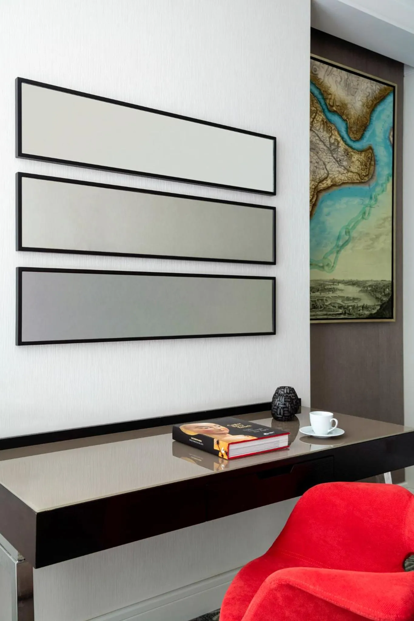 Seating area in Mövenpick Istanbul Hotel Golden Horn