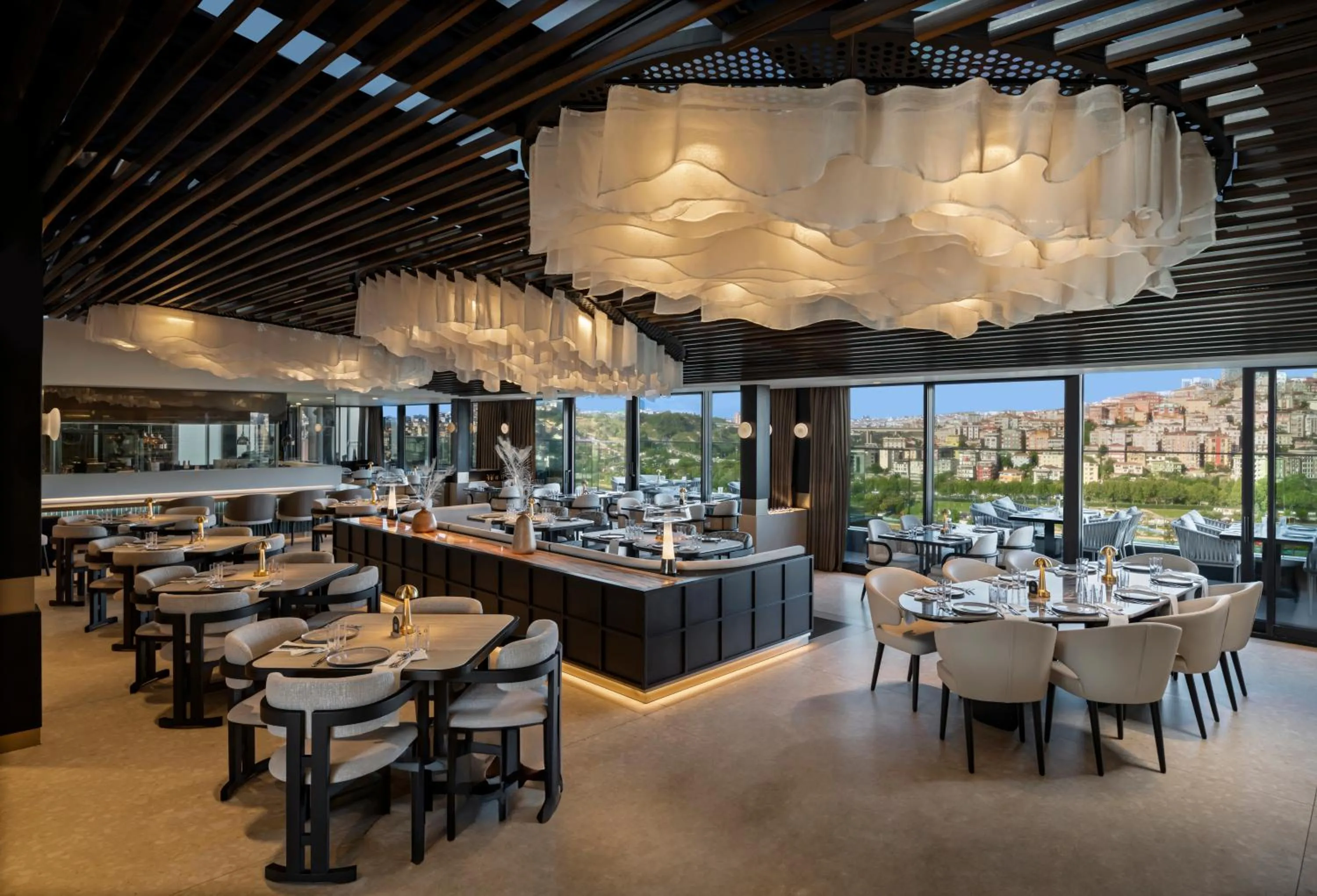Restaurant/places to eat in Mövenpick Istanbul Hotel Golden Horn