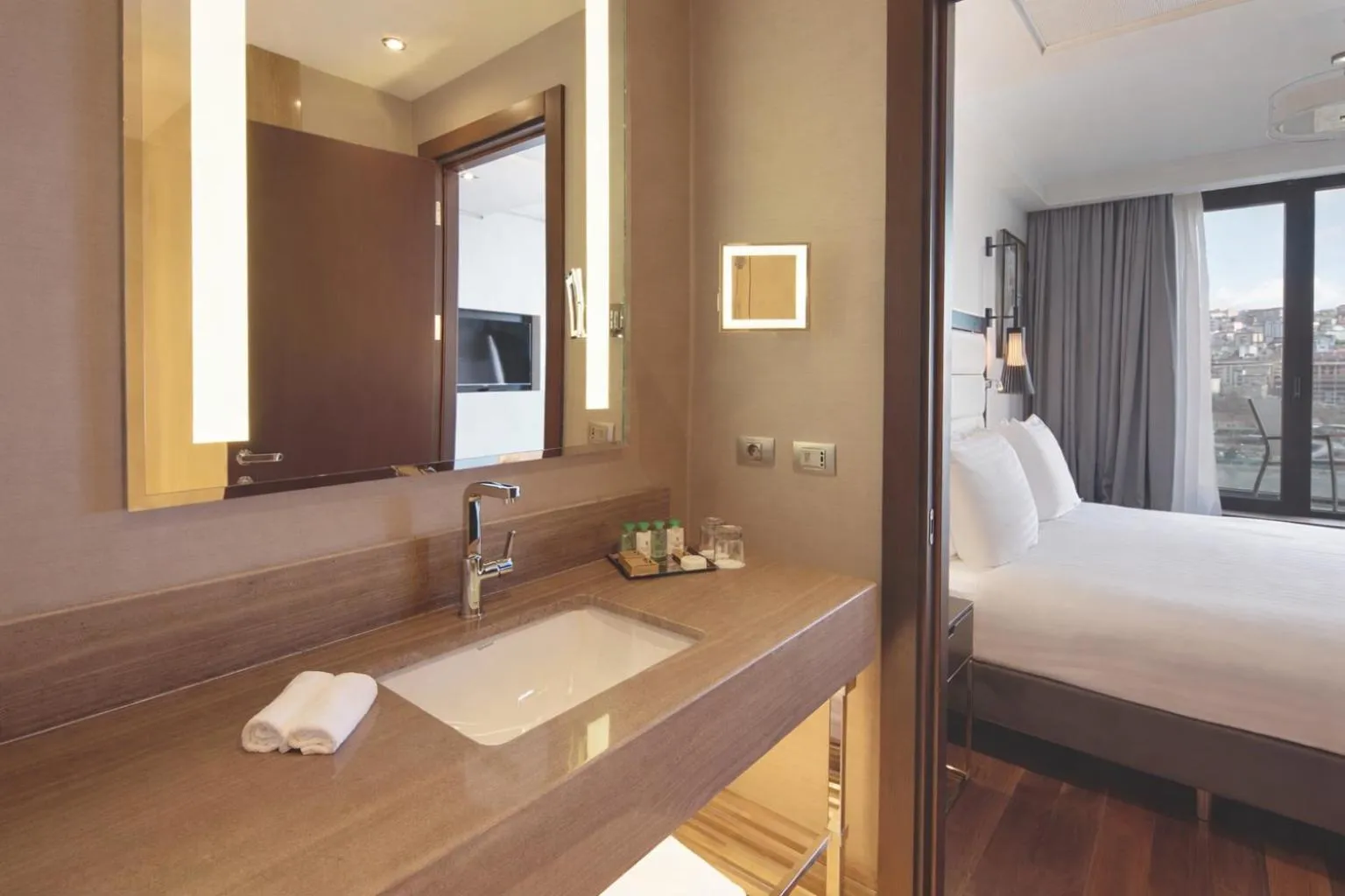 Bathroom, Bed in Mövenpick Istanbul Hotel Golden Horn