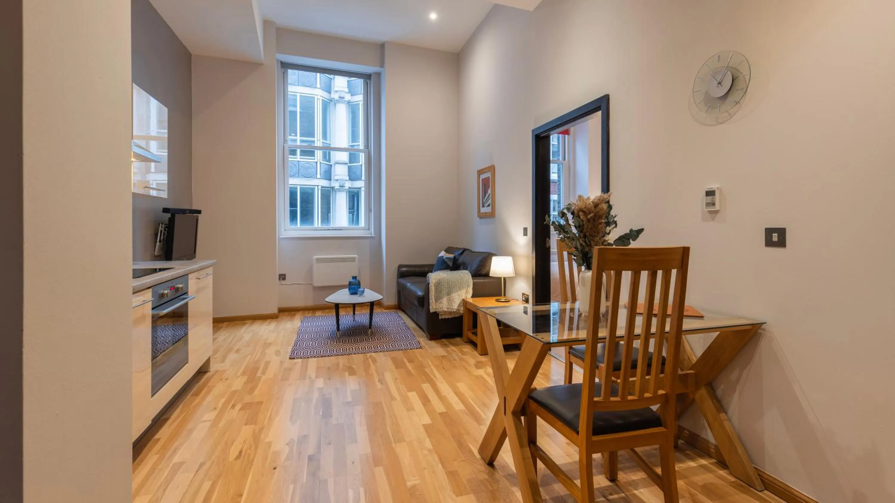 Cannon Street Serviced Apartments by LovelyStay