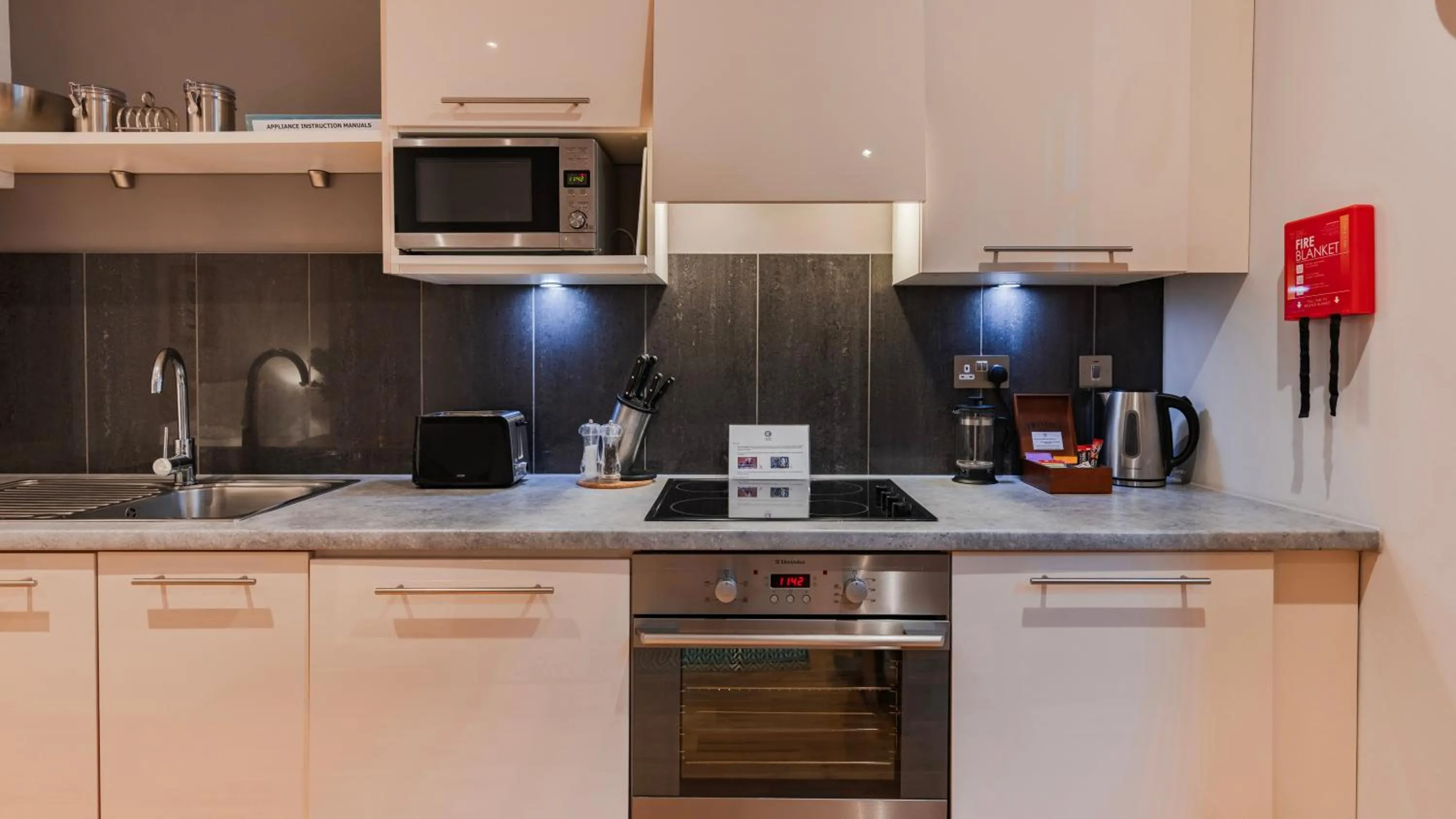 Cannon Street Serviced Apartments by LovelyStay