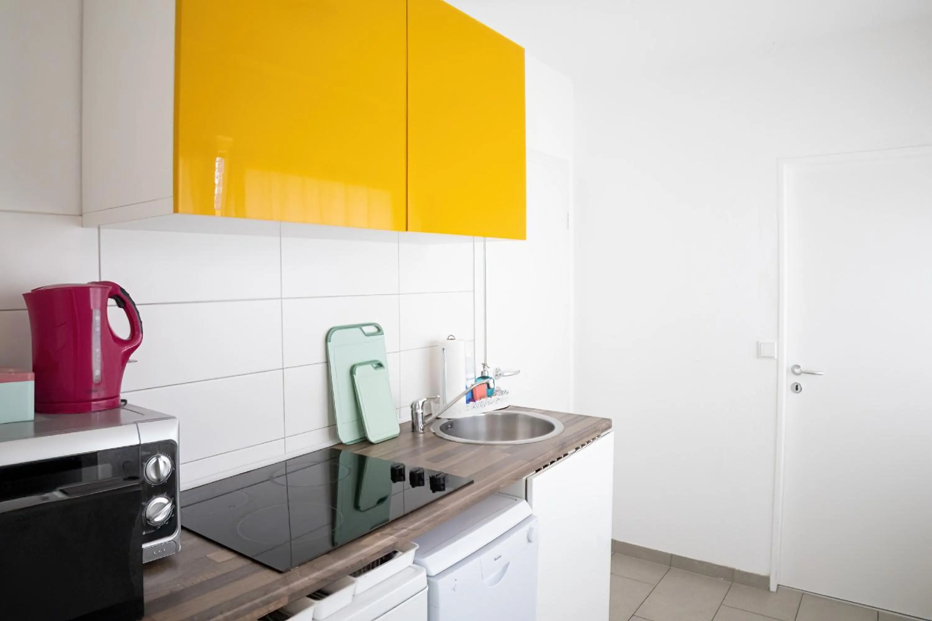 Kitchen or kitchenette in B&B MY PLACE mit Frühstückspaket - with Breakfastbox