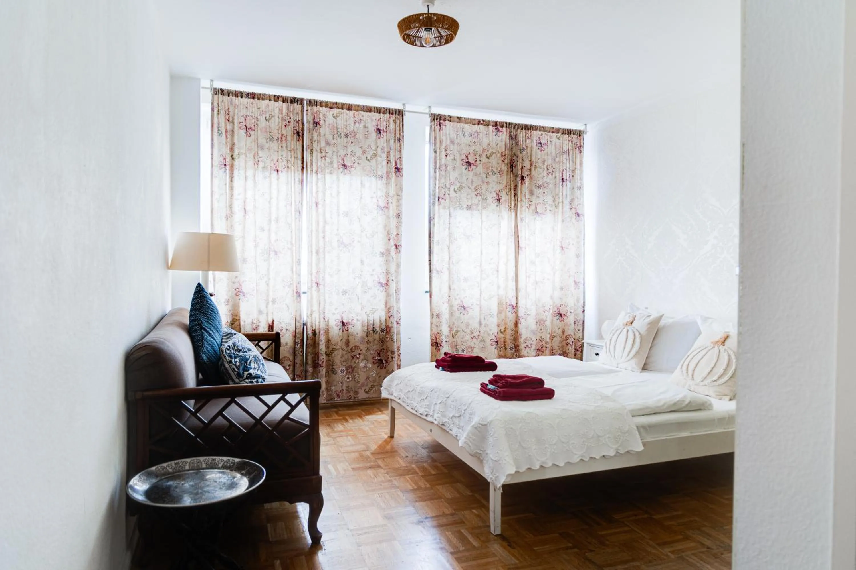 Bed in B&B MY PLACE mit Frühstückspaket - with Breakfastbox