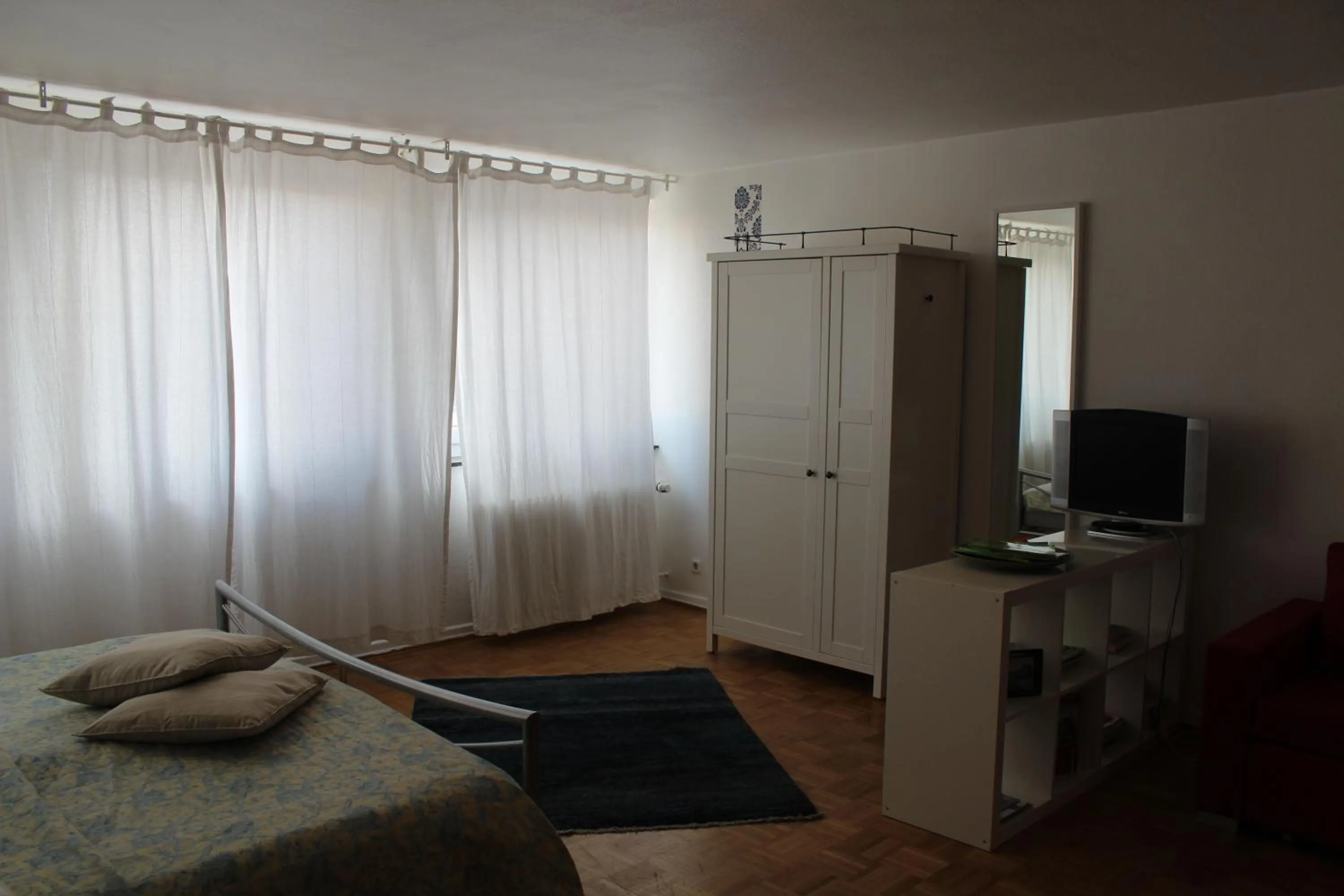 Photo of the whole room, Bed in B&B MY PLACE mit Frühstückspaket - with Breakfastbox