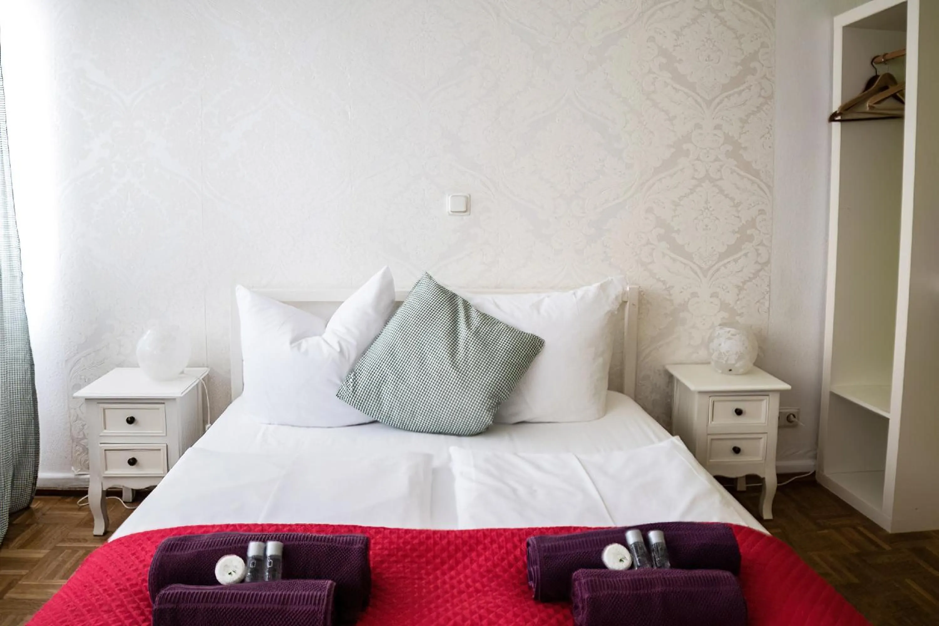 Bedroom, Bed in B&B MY PLACE mit Frühstückspaket - with Breakfastbox