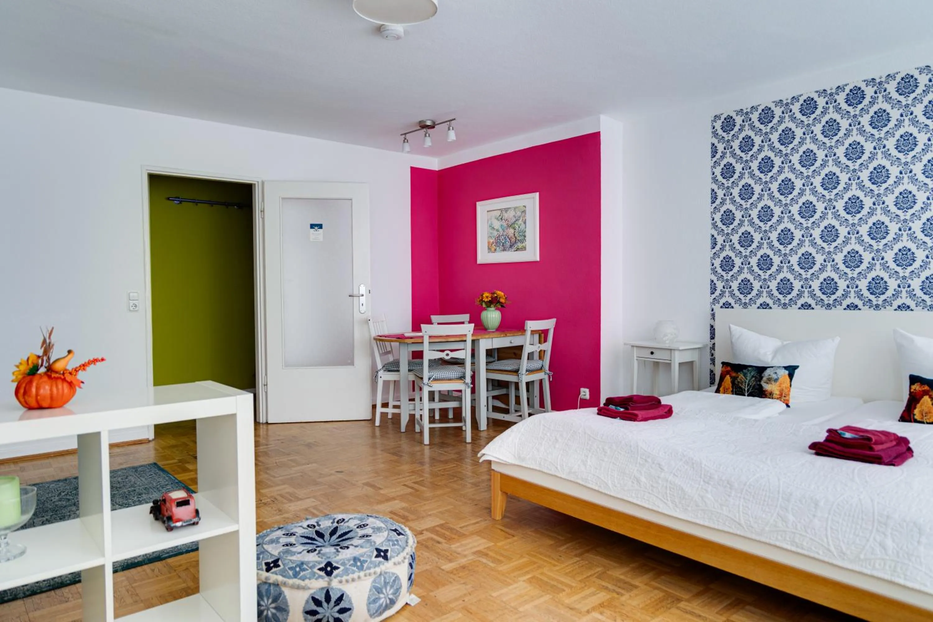 Bed in B&B MY PLACE mit Frühstückspaket - with Breakfastbox