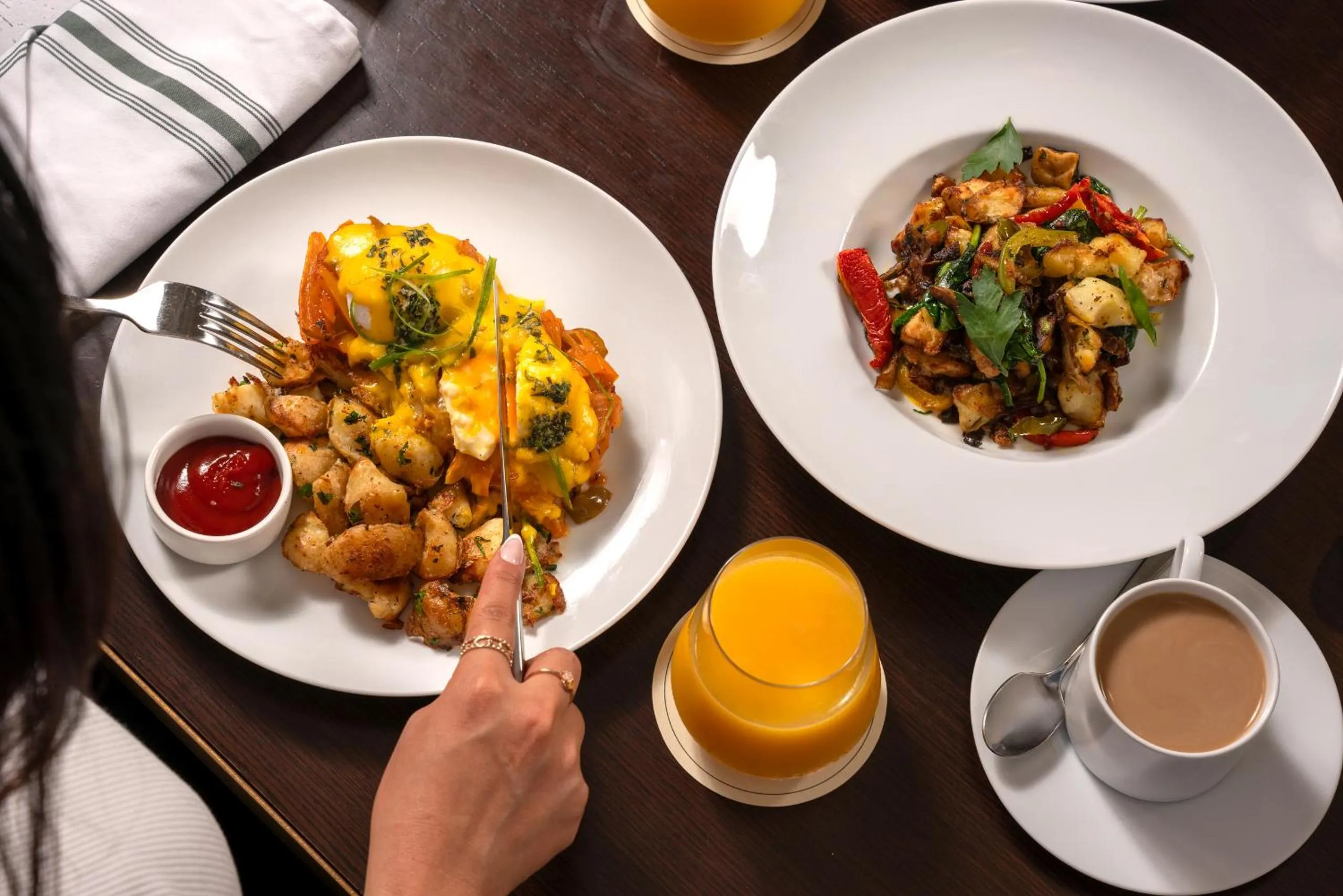 Food and drinks in Toor Hotel Toronto, Part Of Jdv By Hyatt