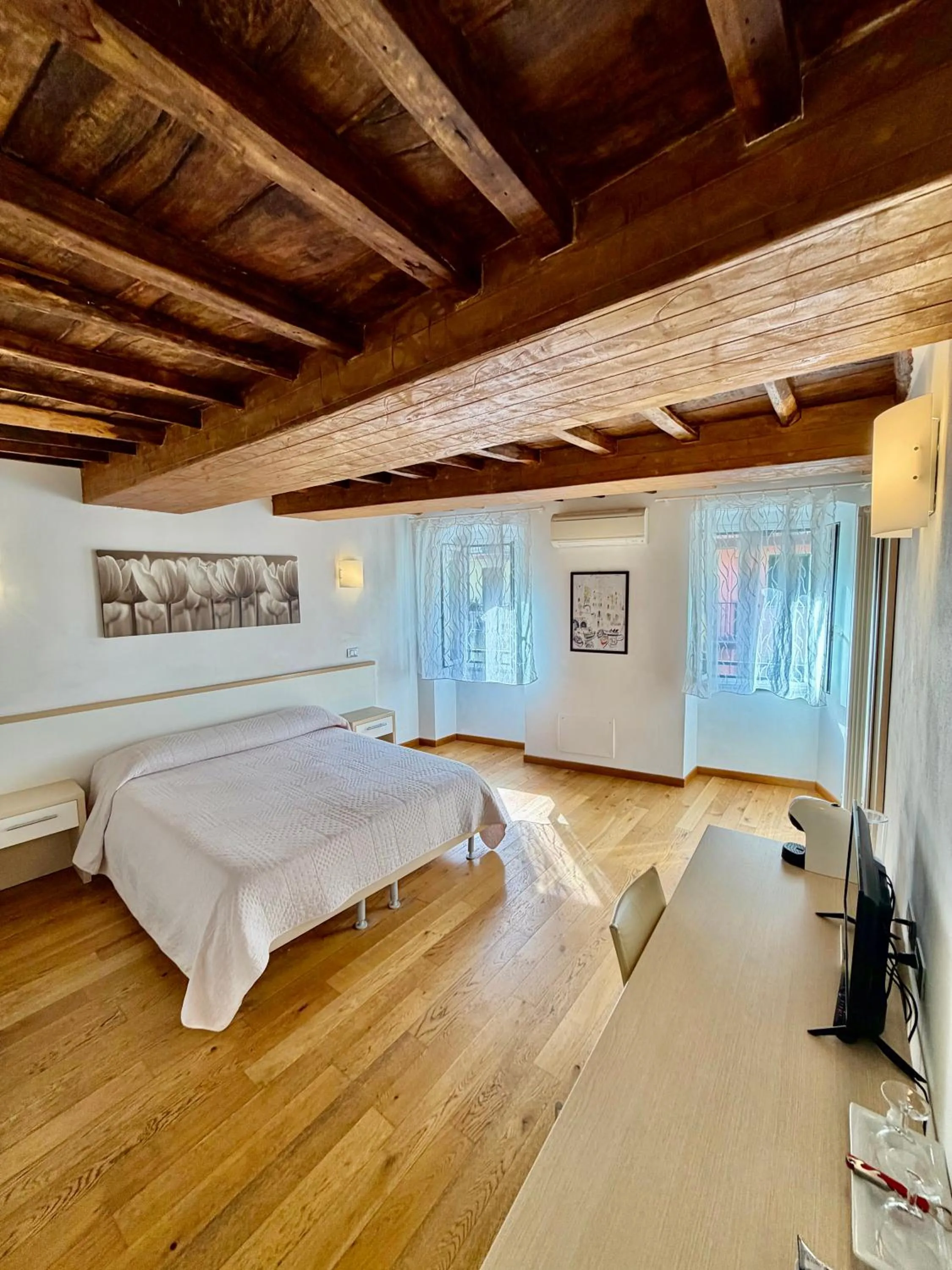 Bed in La Dolce Vita