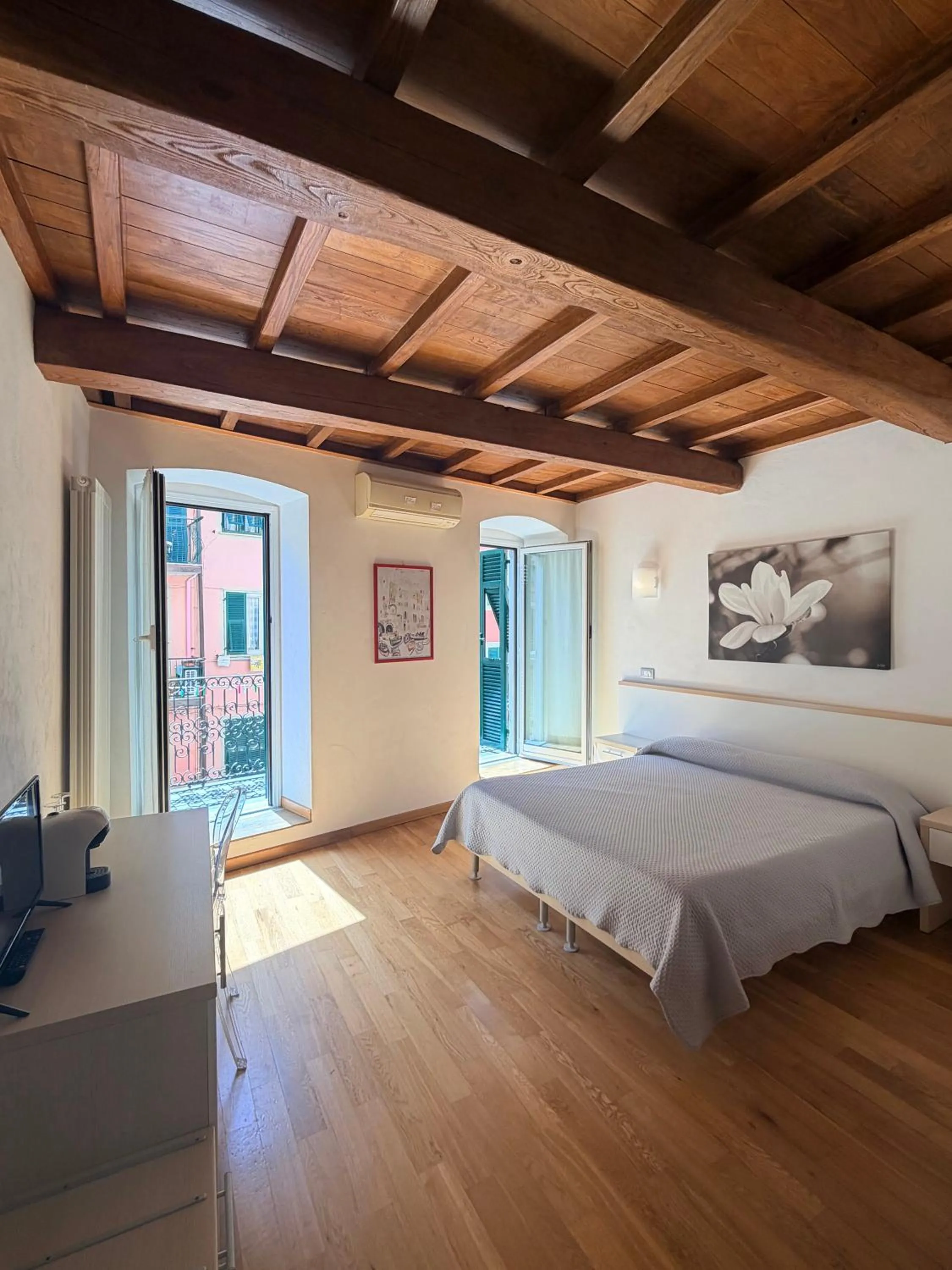Bed in La Dolce Vita