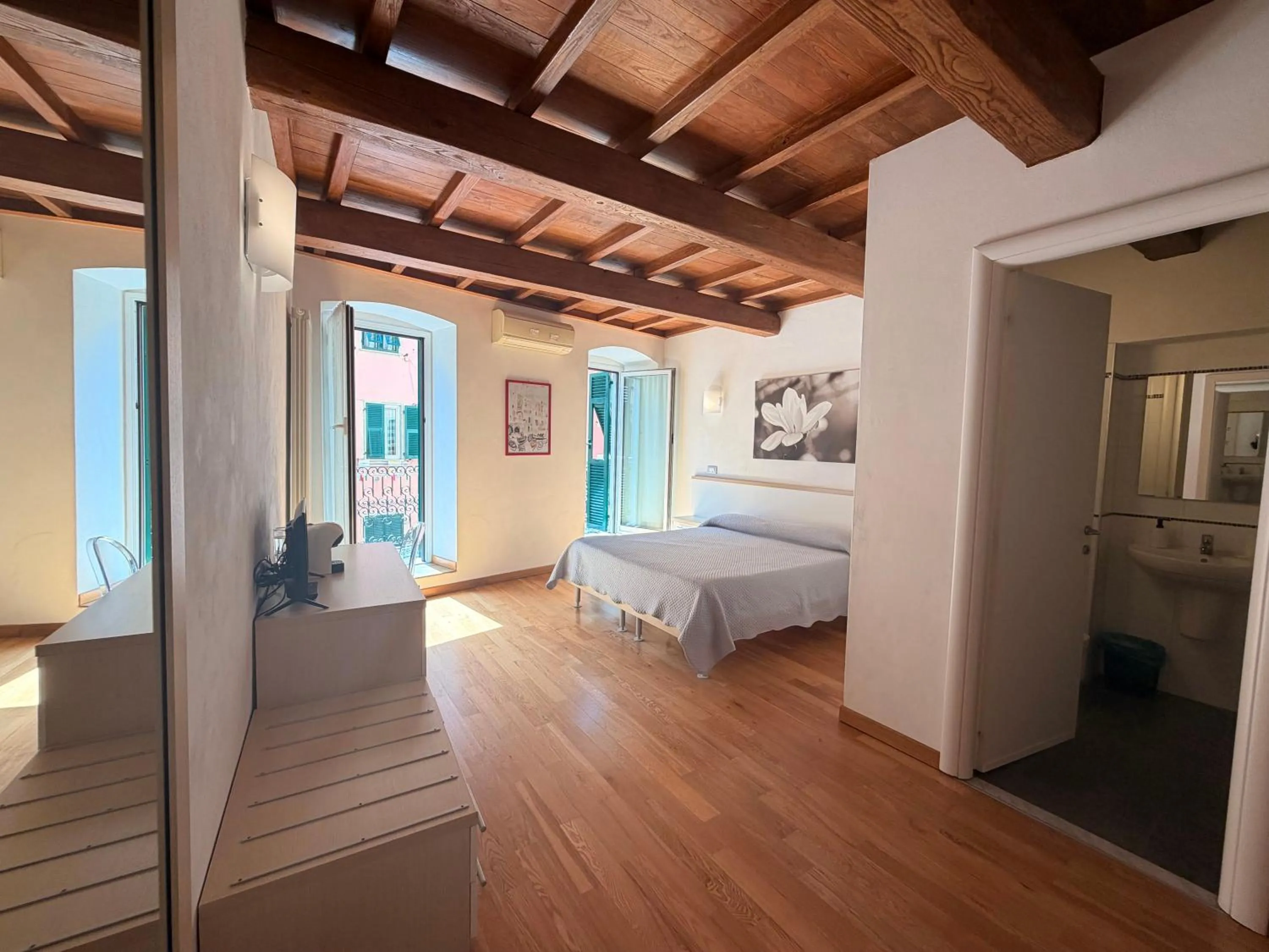 Bed in La Dolce Vita