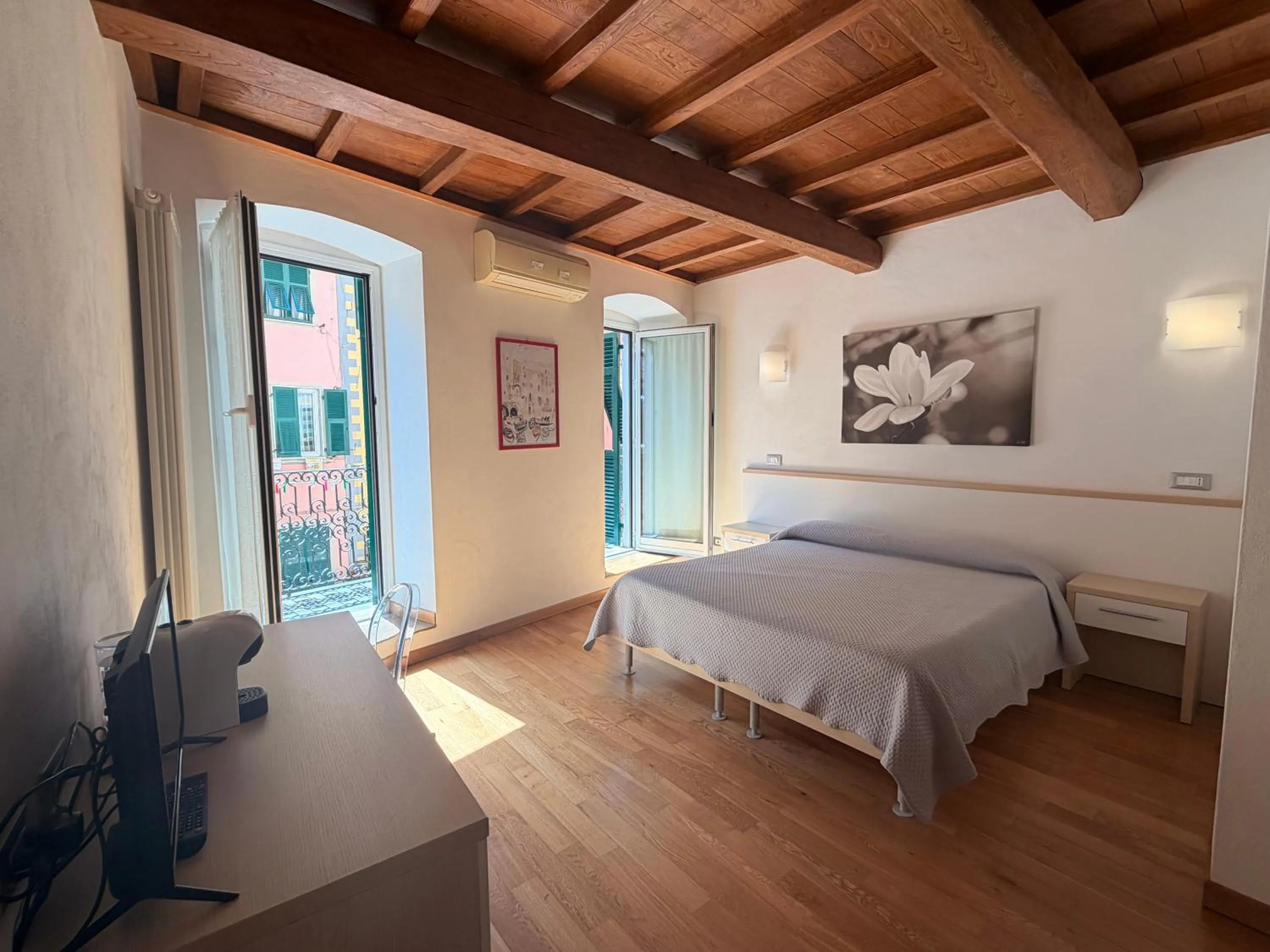 Bed in La Dolce Vita
