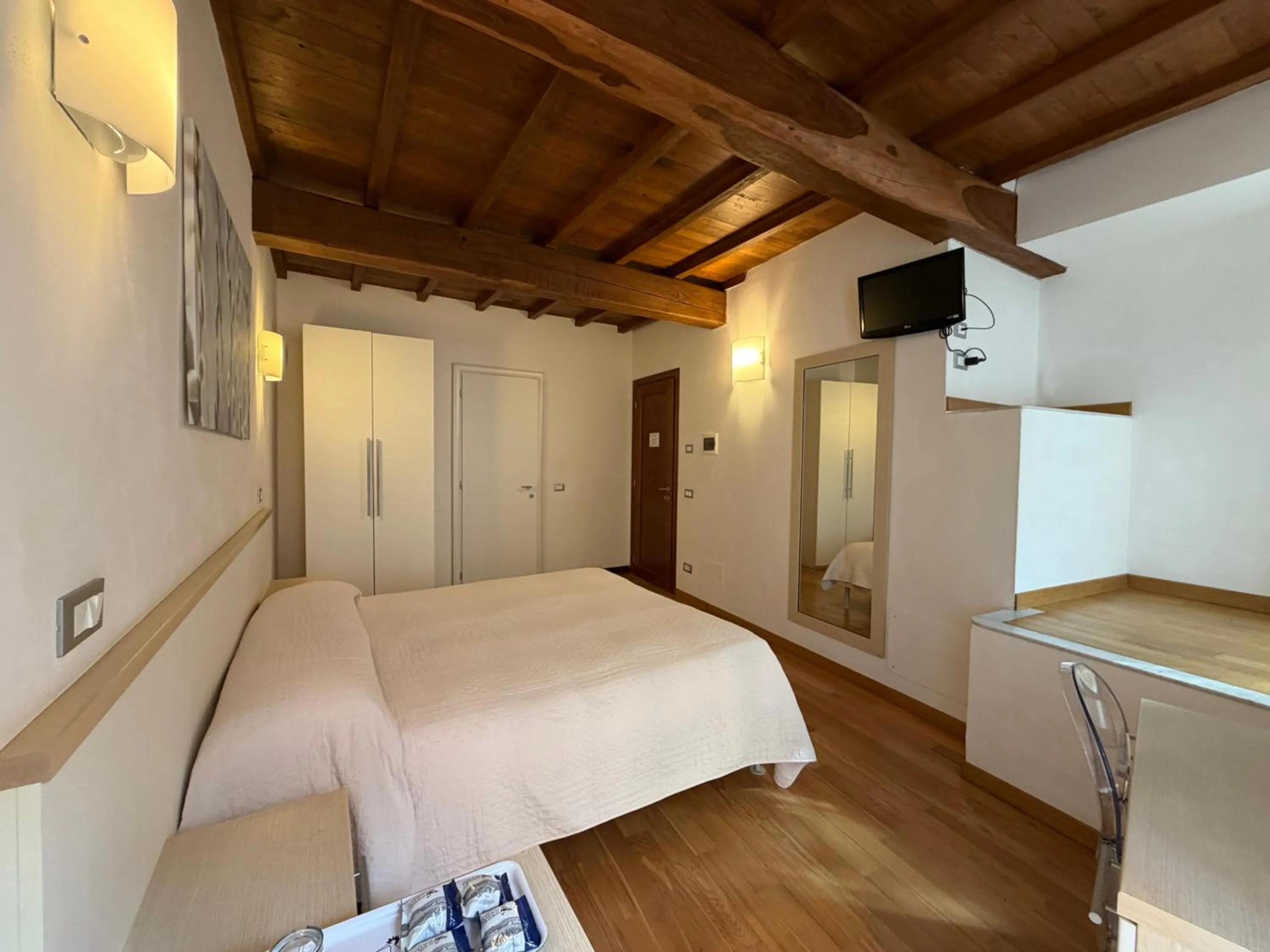 Bed in La Dolce Vita