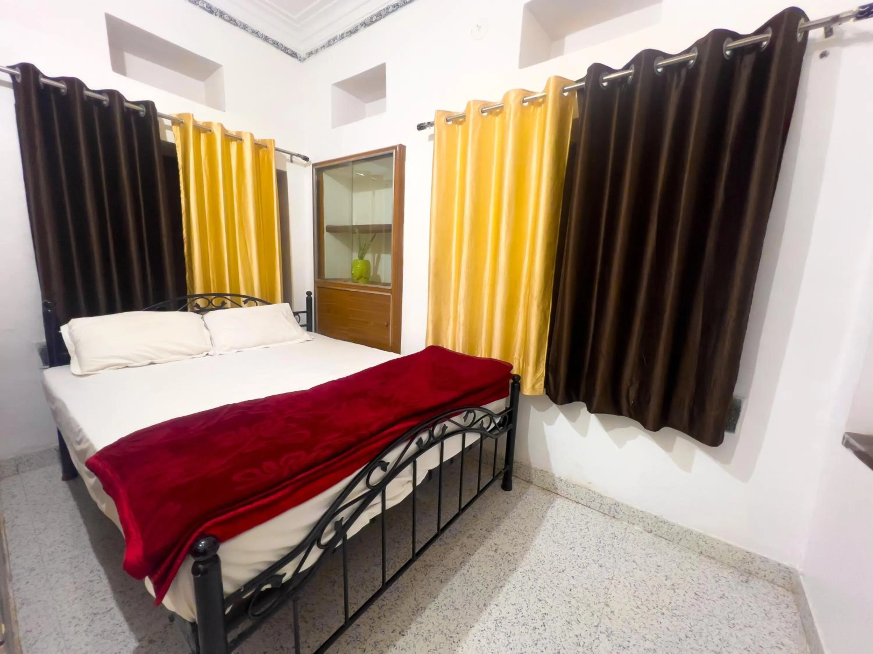 Bed in Multiple Stories, Udaipur