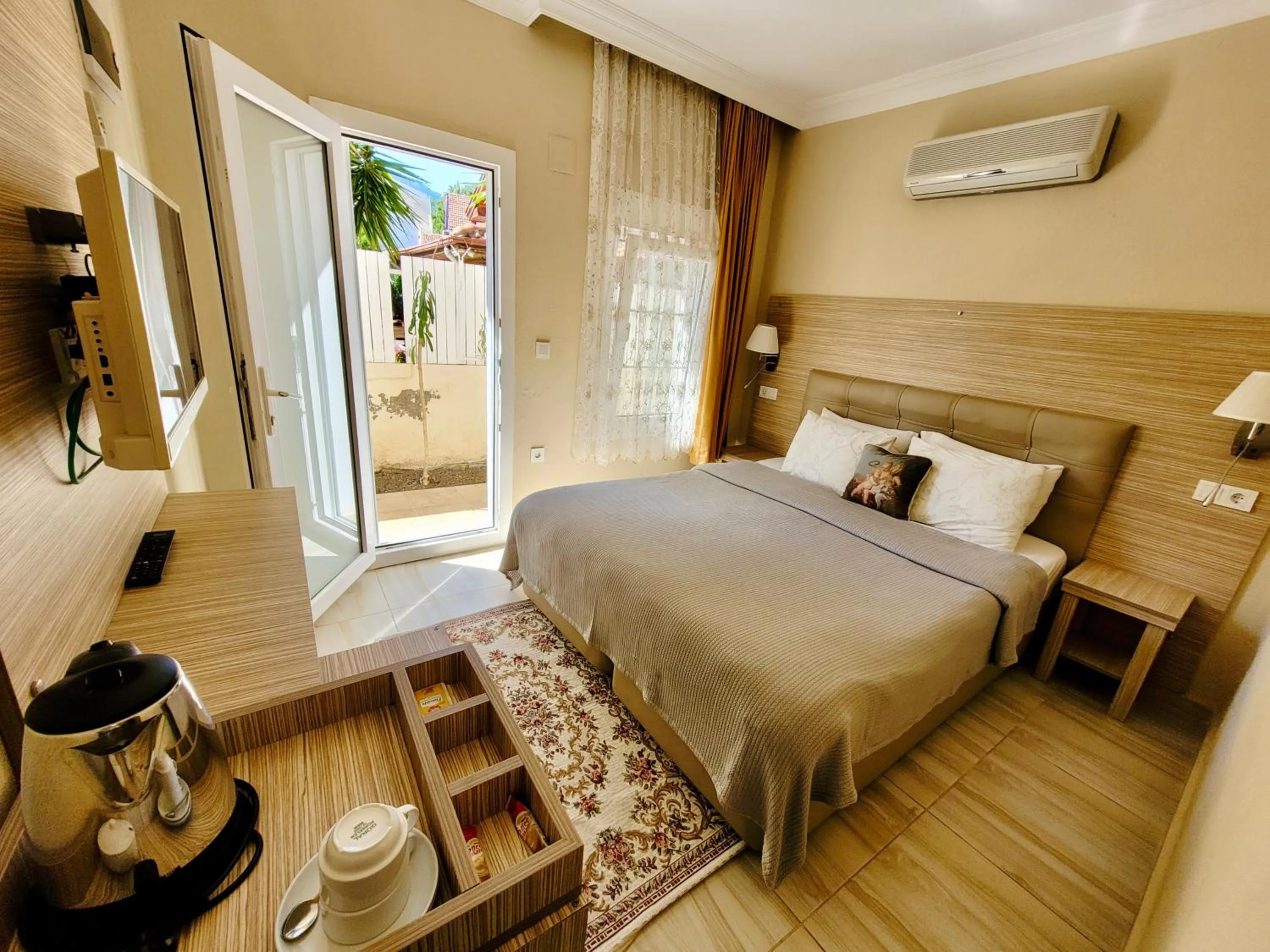 Photo of the whole room in Arp Dalyan