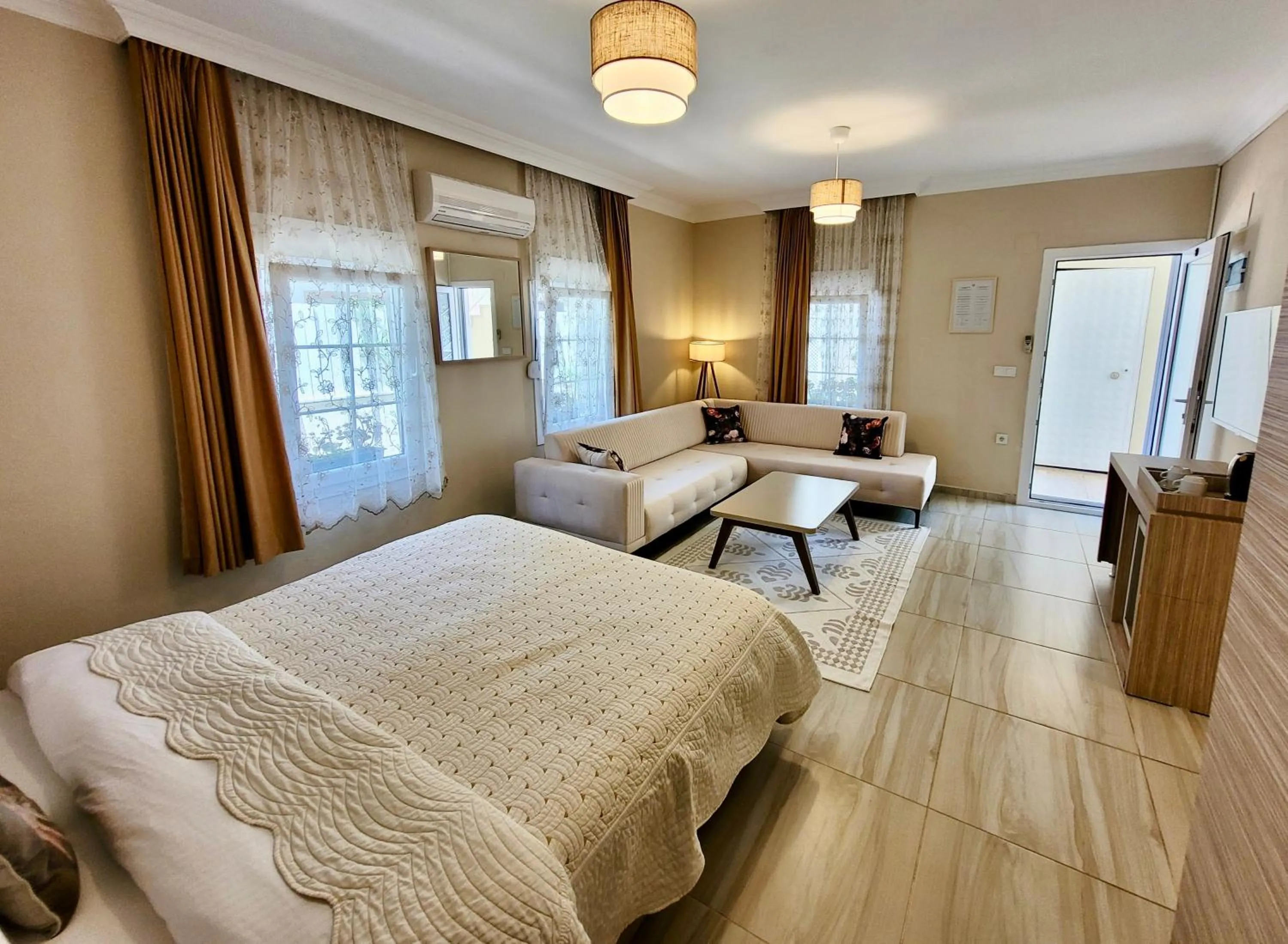 Photo of the whole room in Arp Dalyan