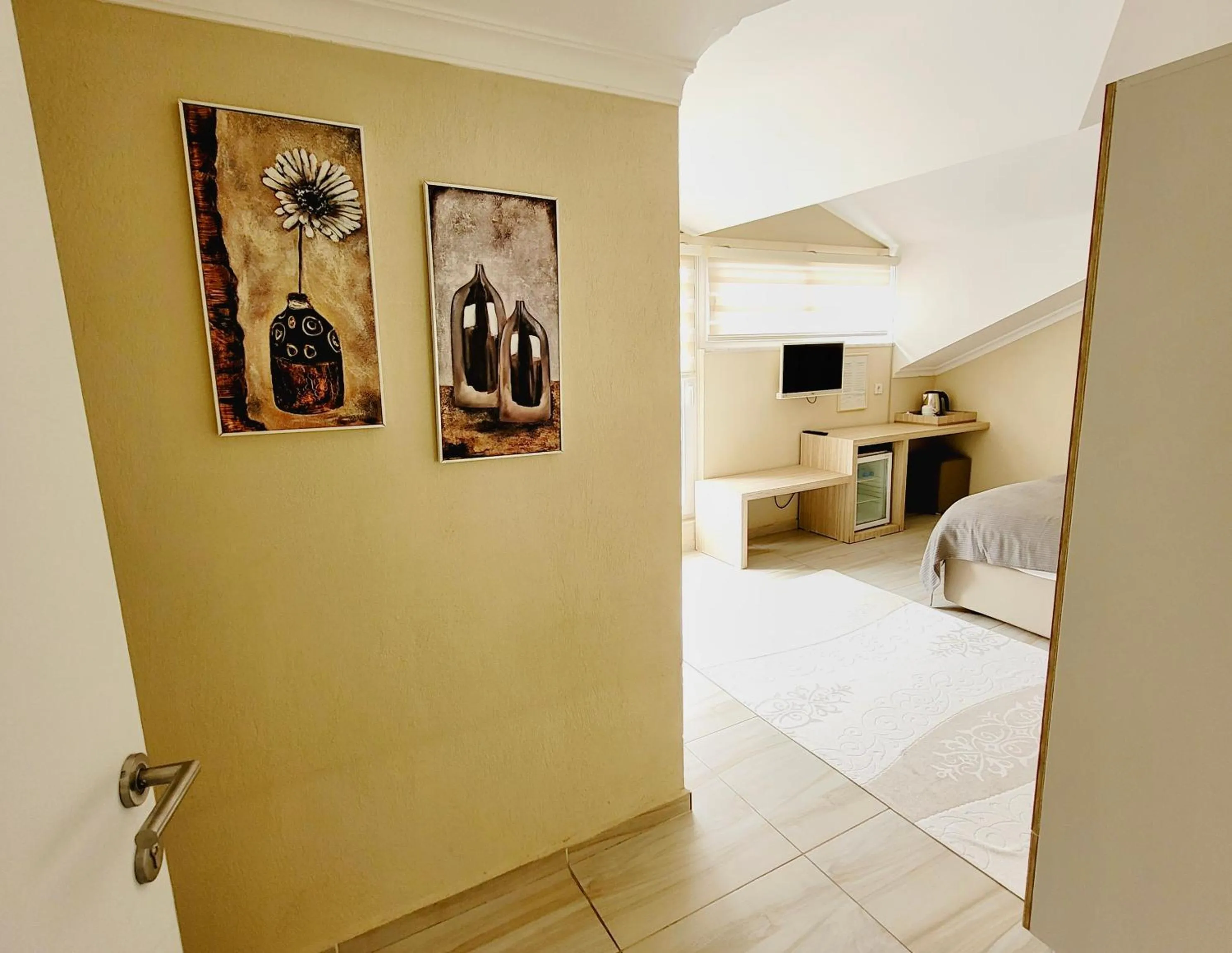 Photo of the whole room in Arp Dalyan