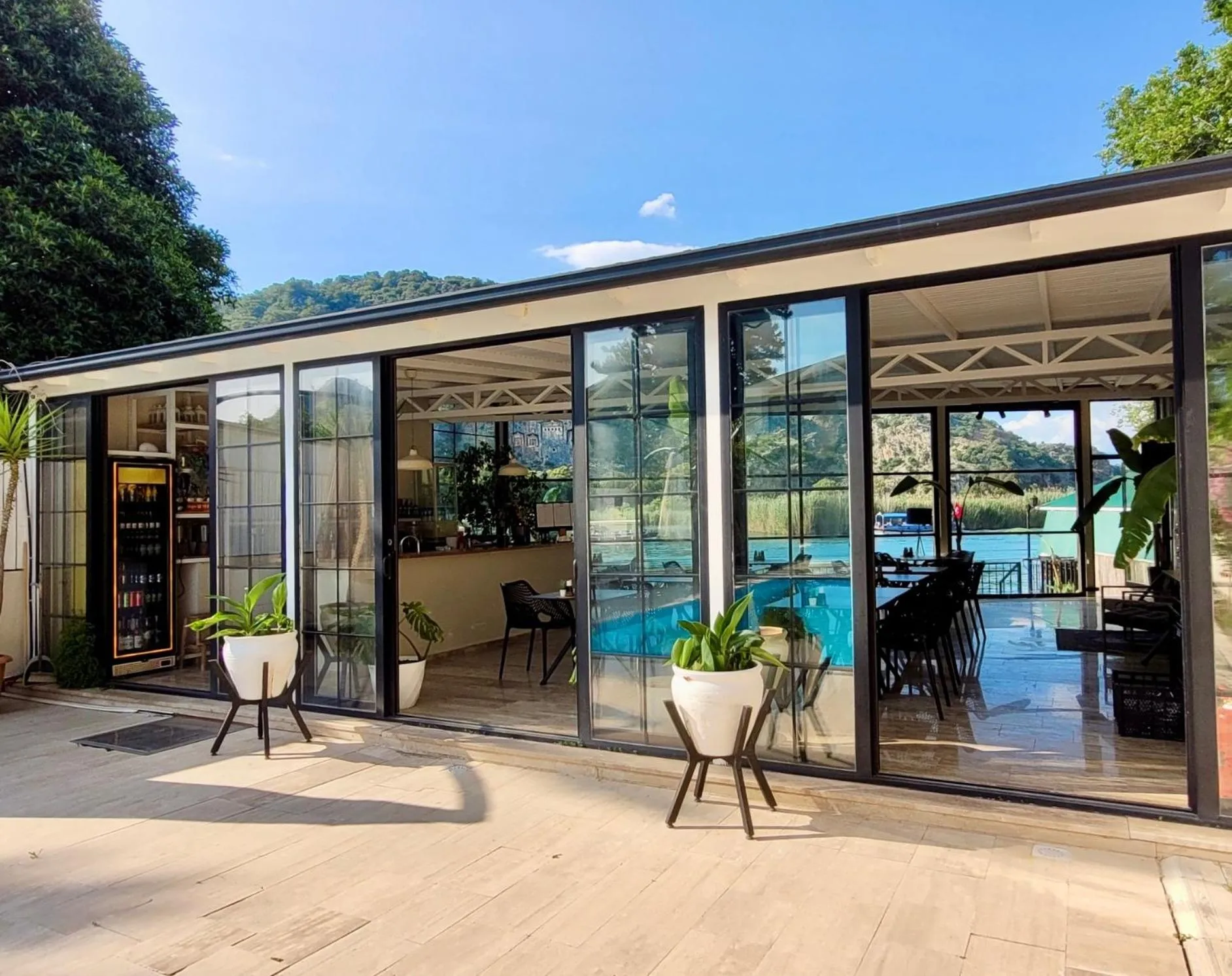 Restaurant/places to eat in Arp Dalyan