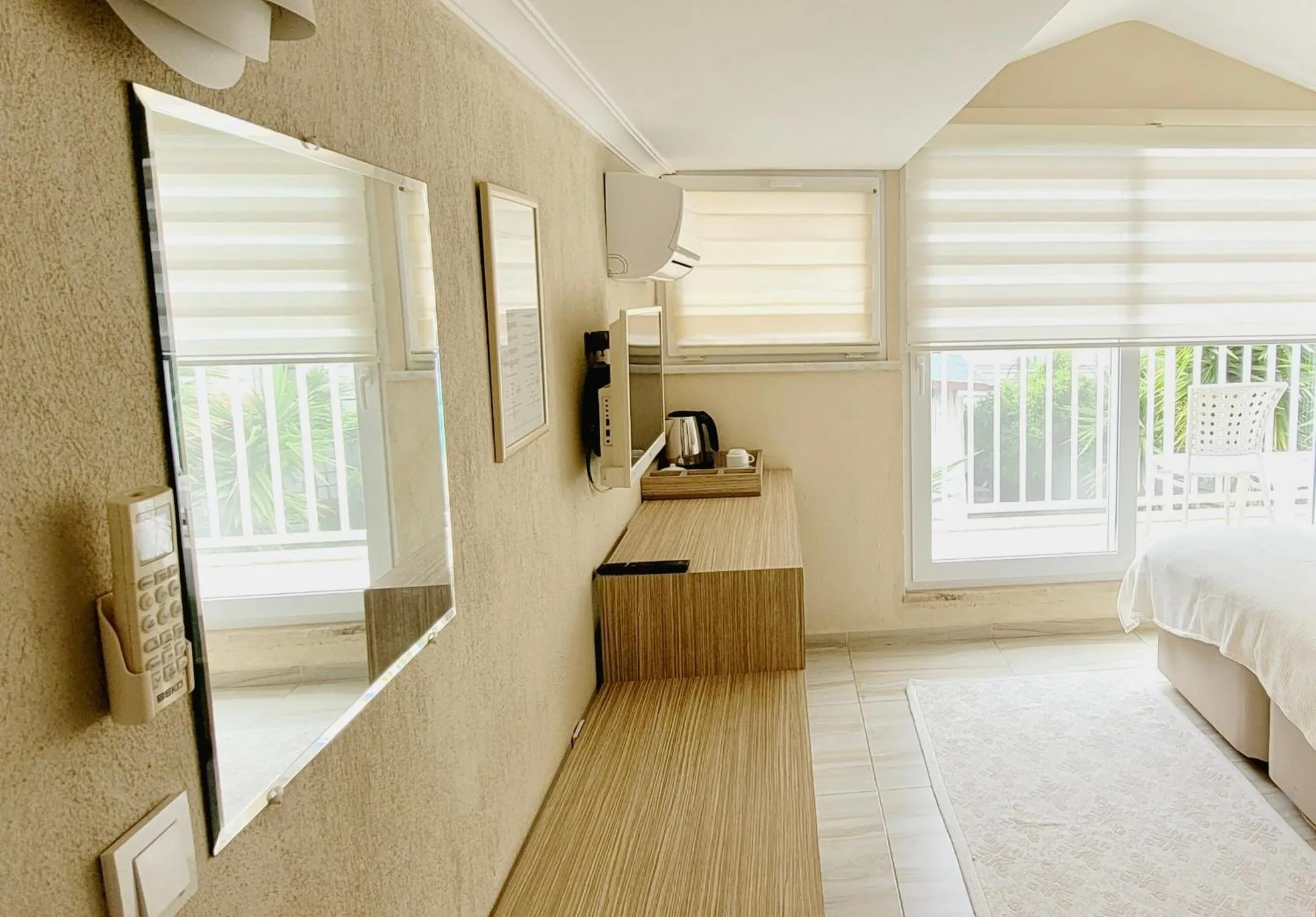 Photo of the whole room in Arp Dalyan