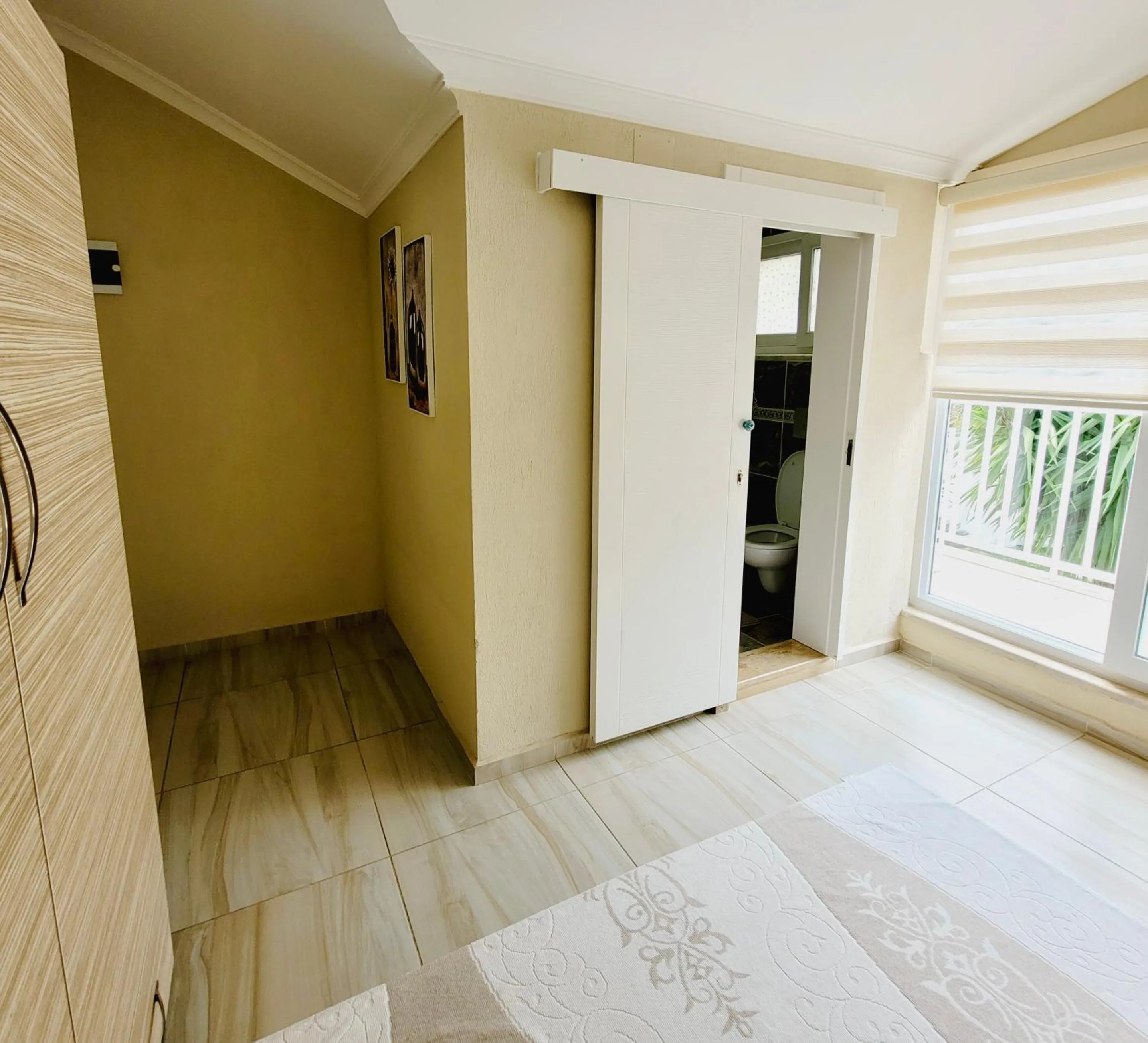 Photo of the whole room in Arp Dalyan