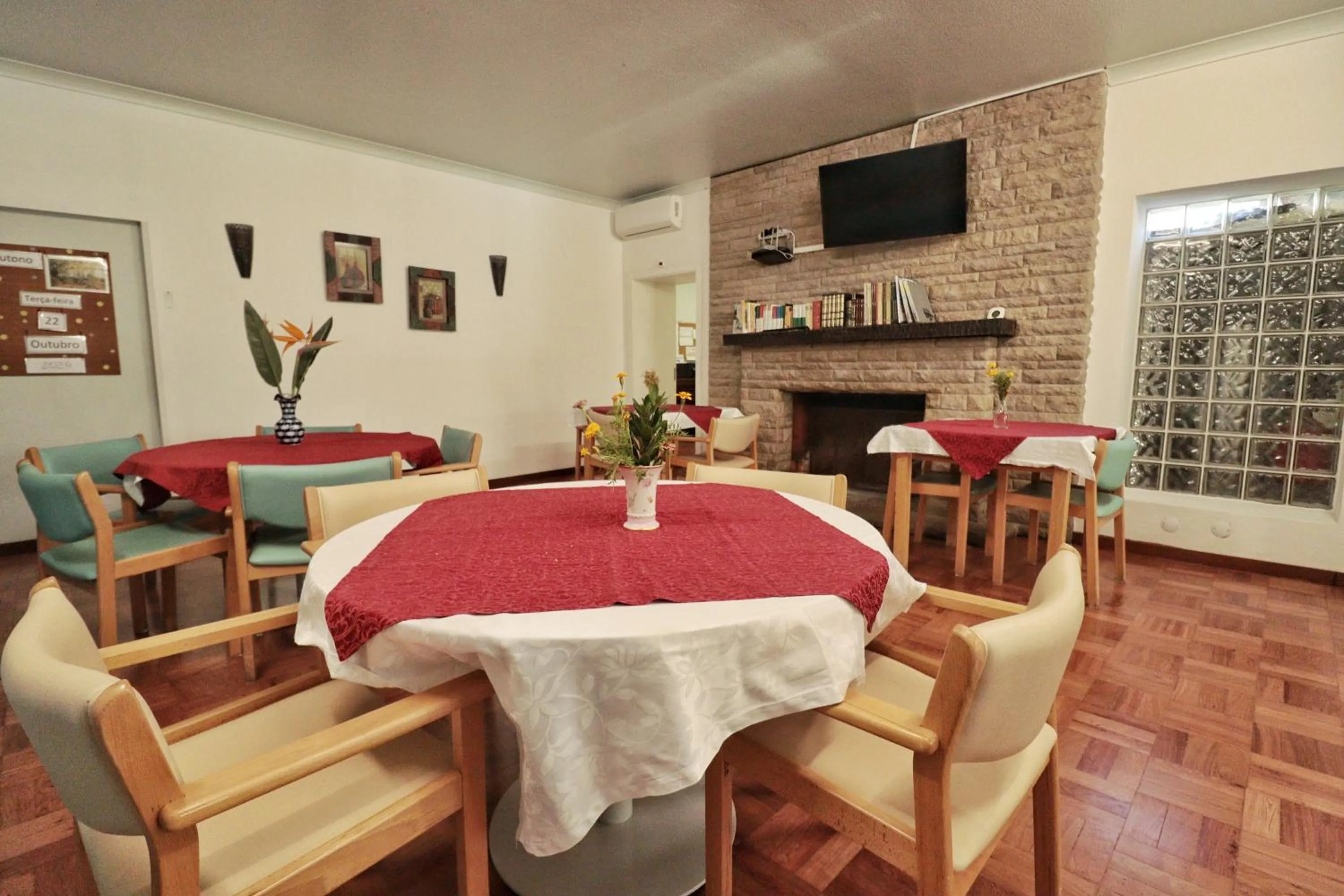 TV and multimedia in Hostel Jardins de São Luís