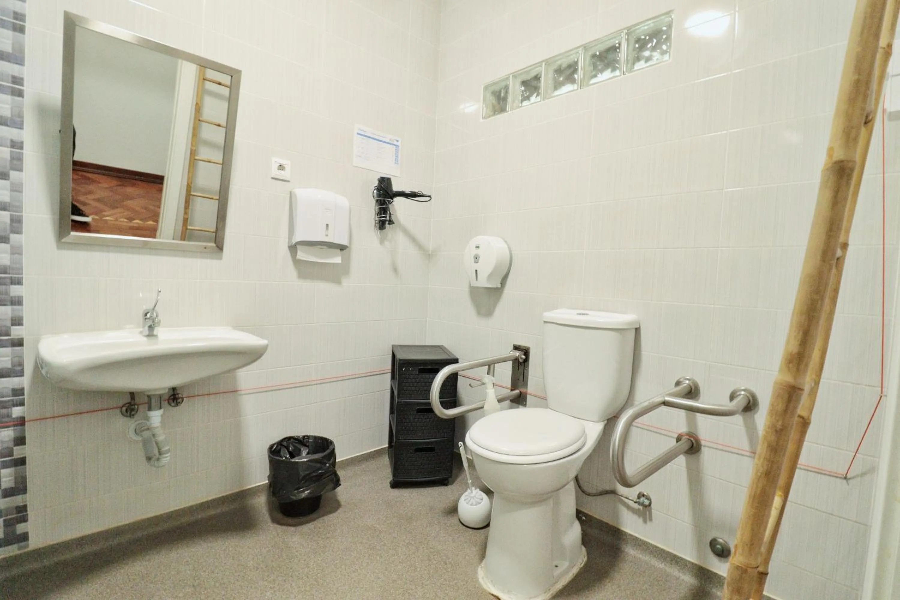 Toilet in Hostel Jardins de São Luís