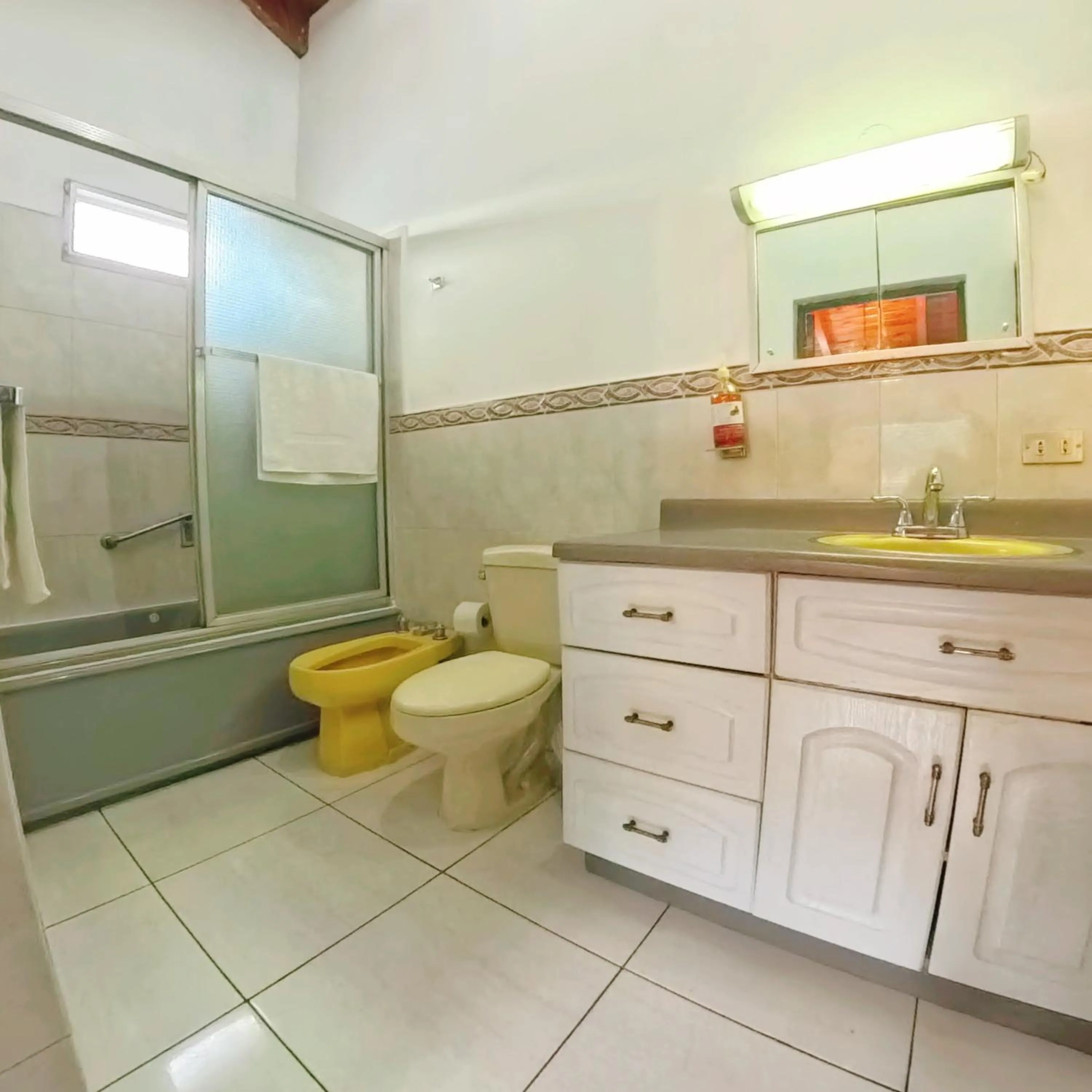 Shower in Ole España