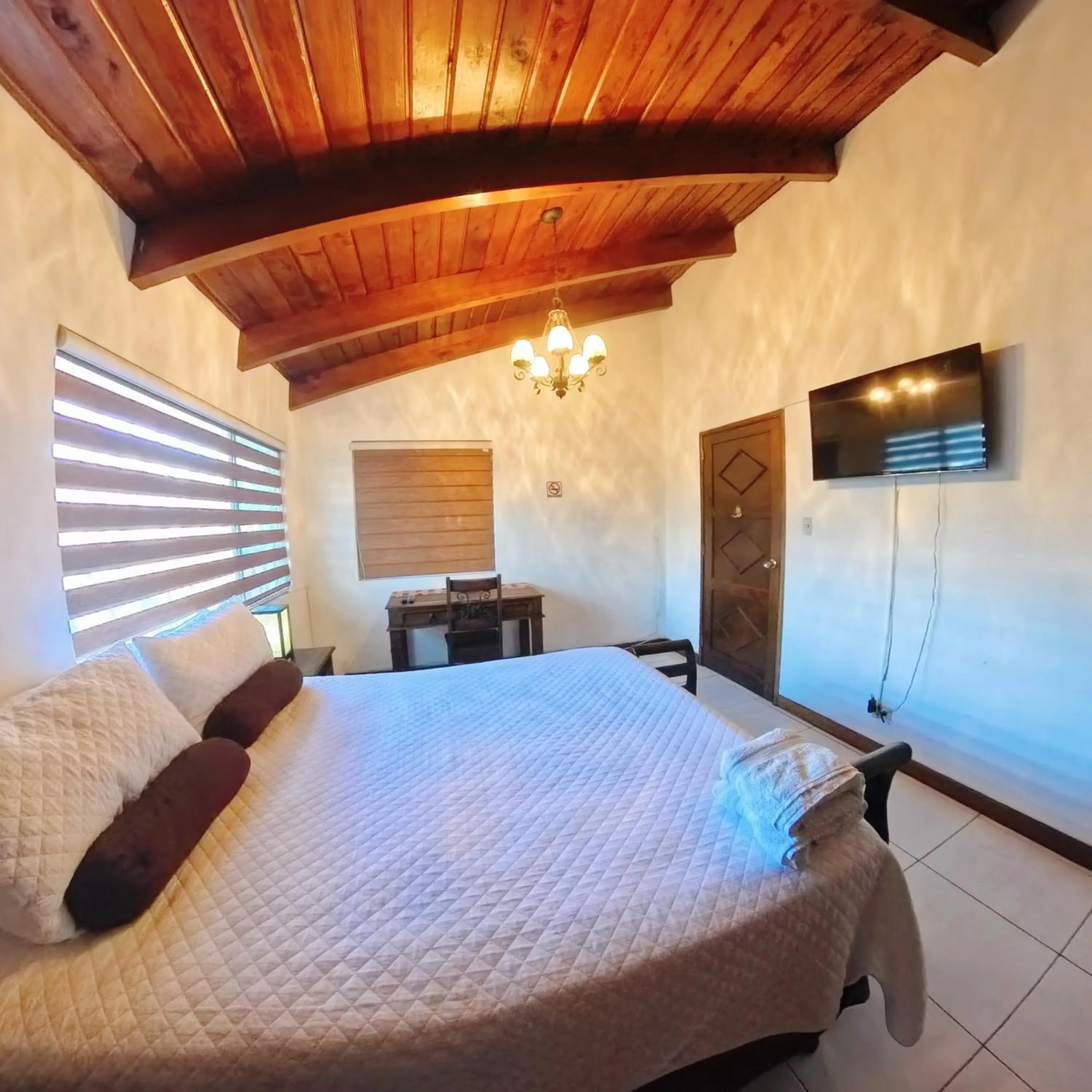 Standard Double Room with Shared Bathroom in Ole España