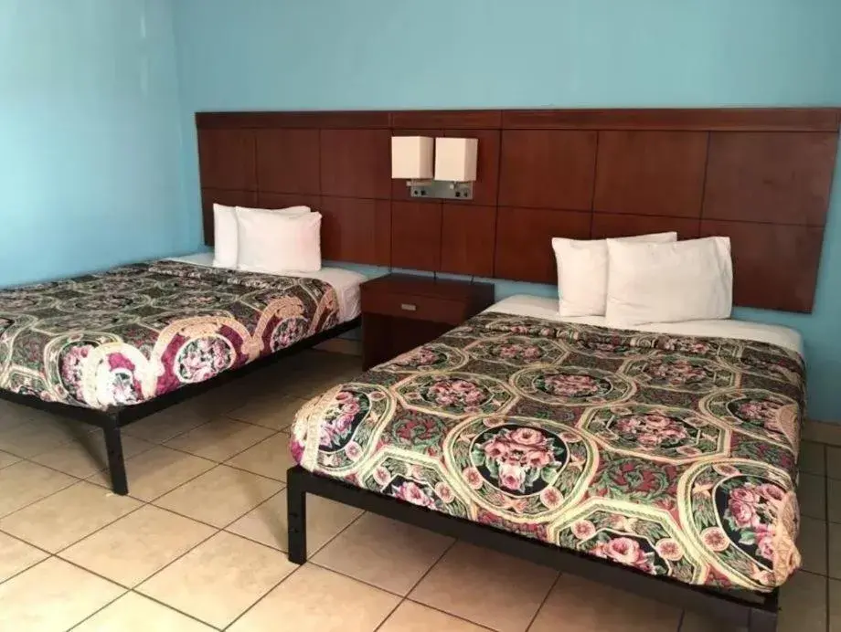Standard Double or Twin Room - single occupancy in Economy Suites Standard Double or Twin Room - single occupancy in Economy Suites